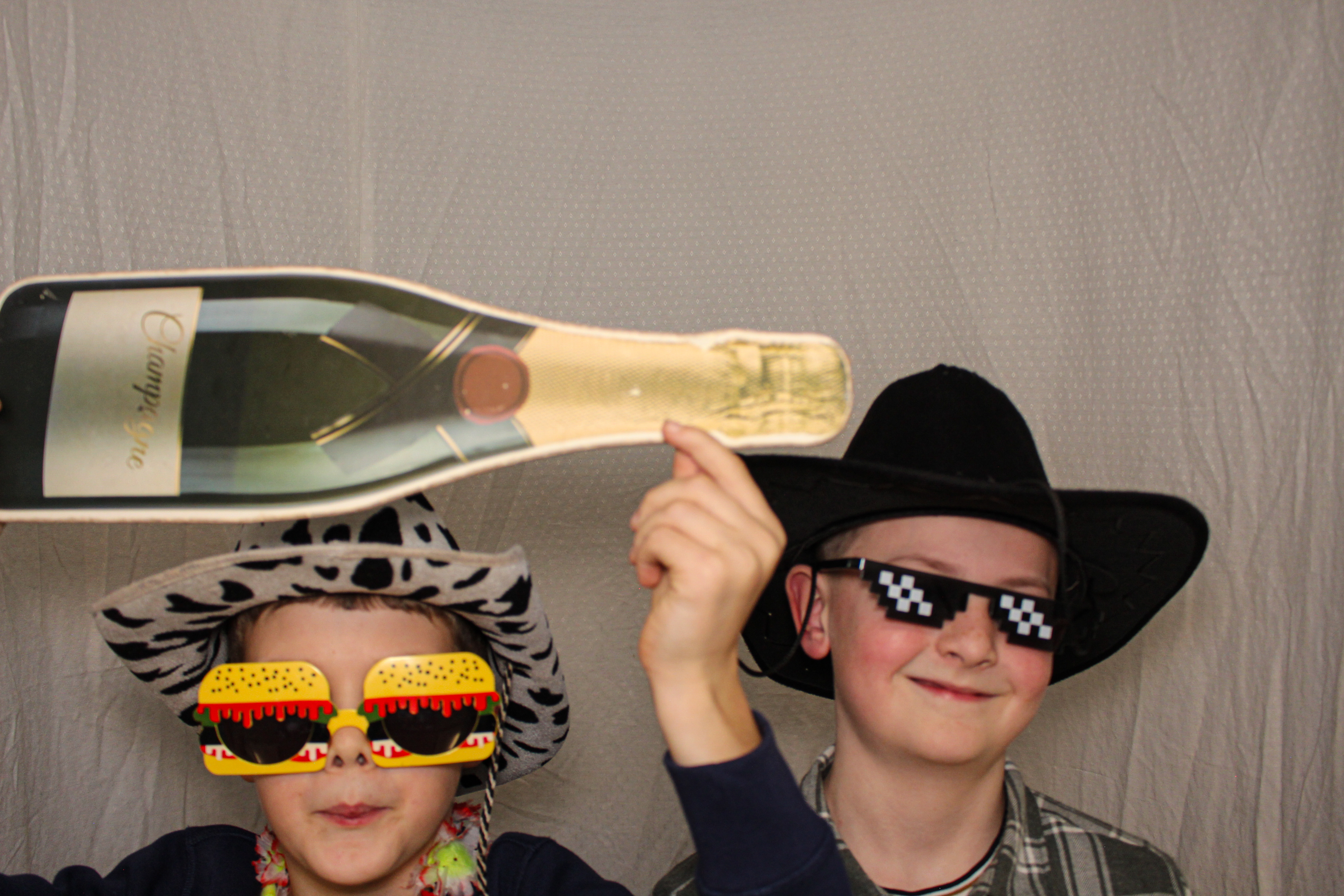 Hannah & Izzy's 18th Birthday Party | View more photos from the event at gallery.capturecube.co.uk/u/Capture-Cube/Hannah-Izzys-18th-Birthday-Party