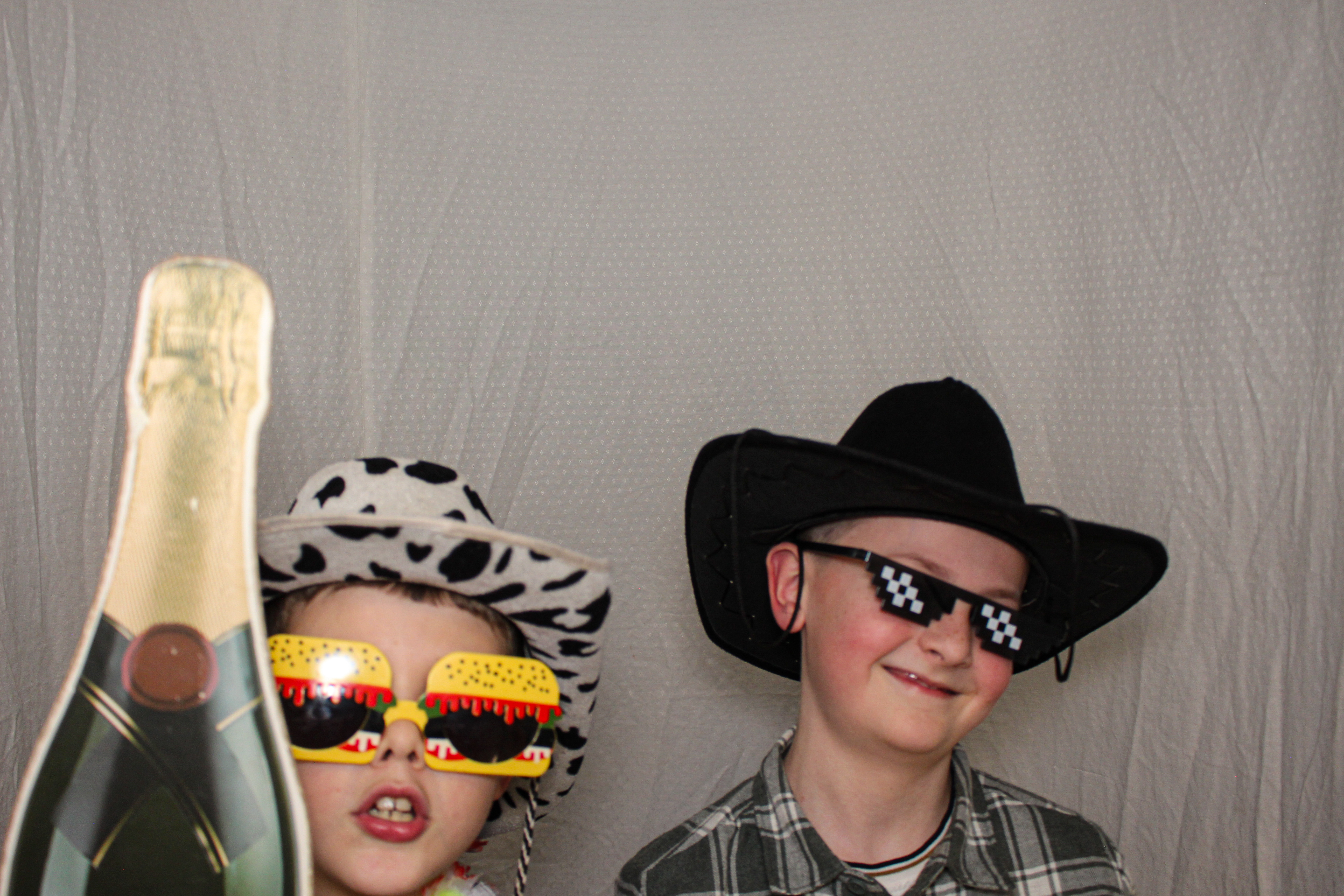 Hannah & Izzy's 18th Birthday Party | View more photos from the event at gallery.capturecube.co.uk/u/Capture-Cube/Hannah-Izzys-18th-Birthday-Party