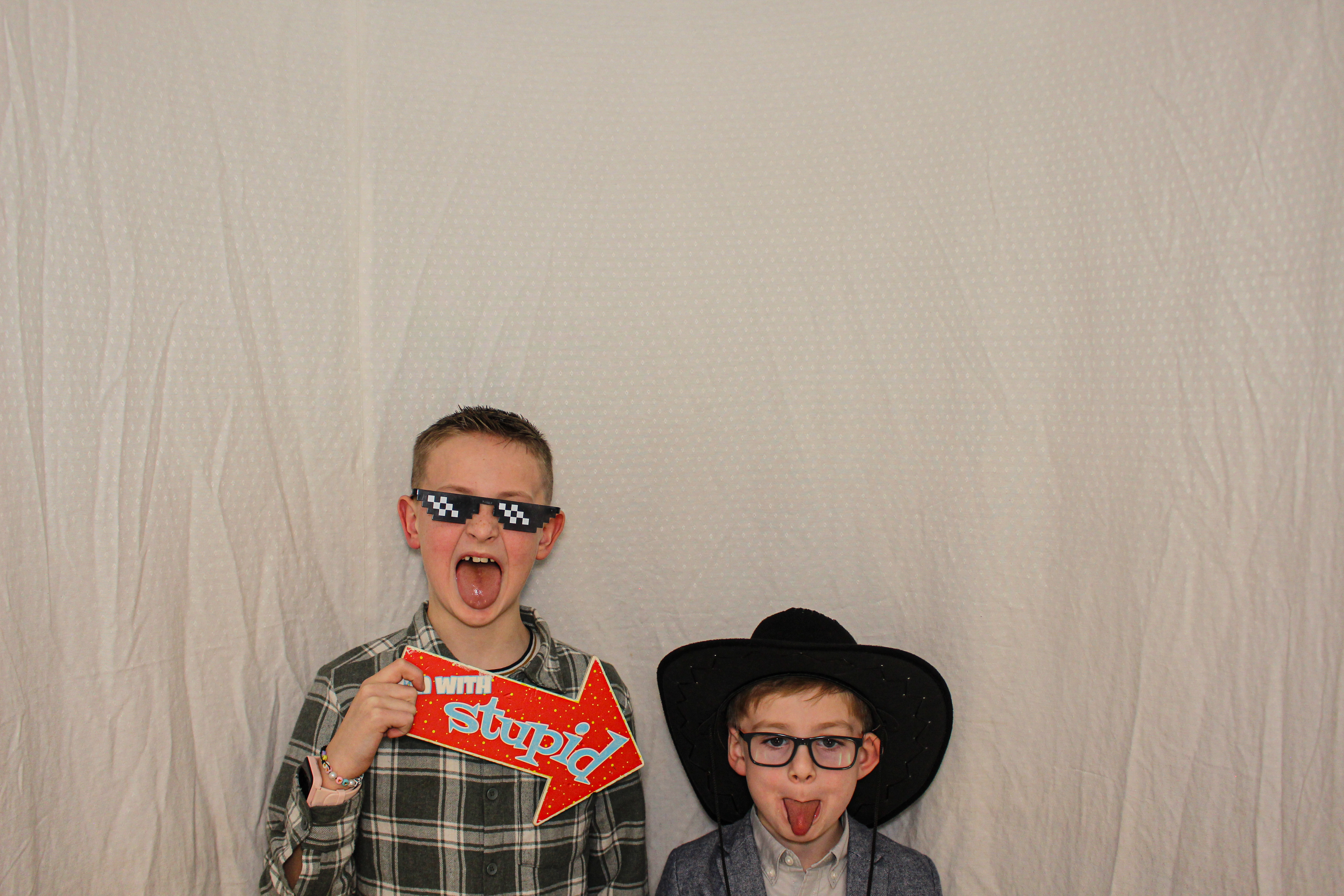 Hannah & Izzy's 18th Birthday Party | View more photos from the event at gallery.capturecube.co.uk/u/Capture-Cube/Hannah-Izzys-18th-Birthday-Party