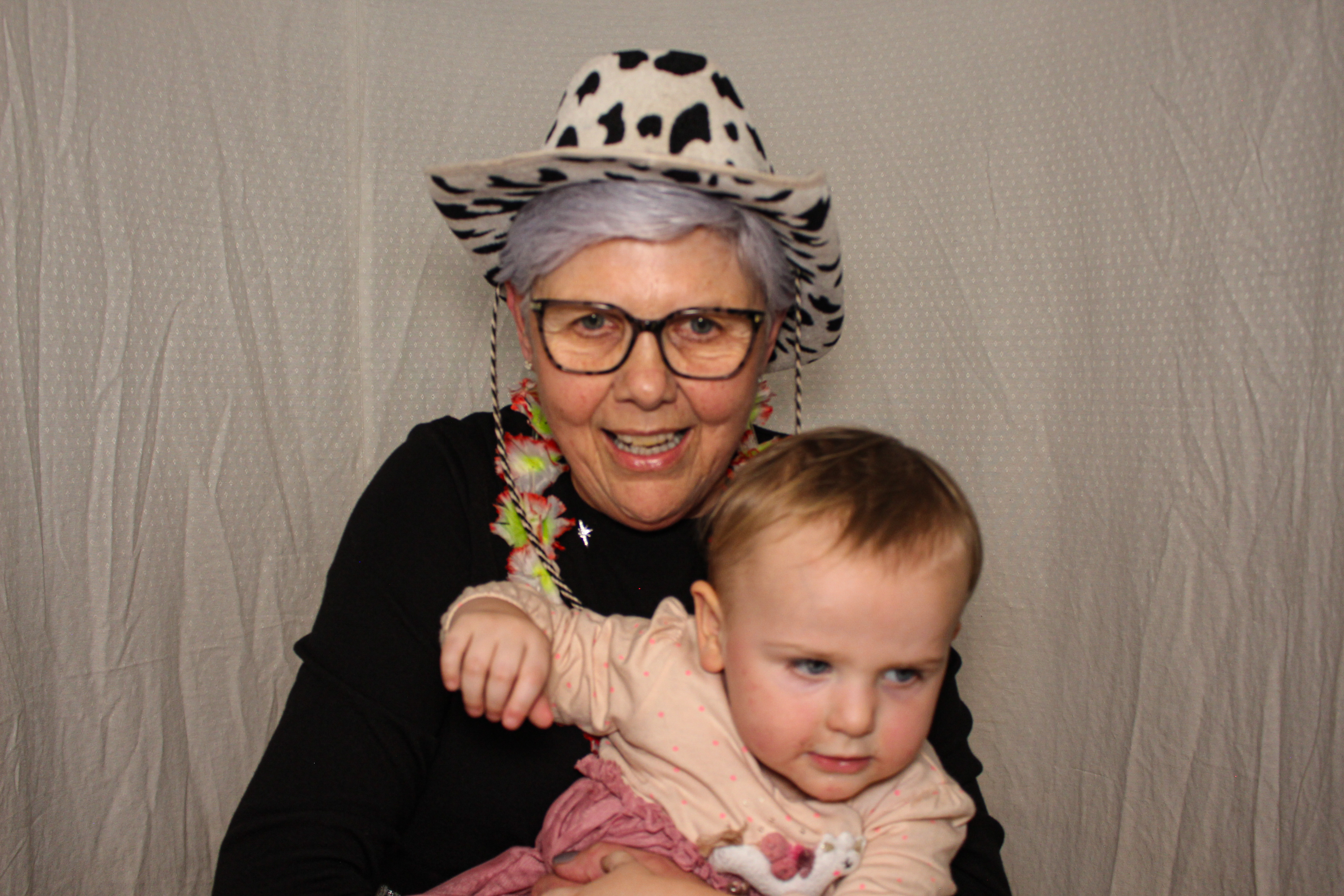 Hannah & Izzy's 18th Birthday Party | View more photos from the event at gallery.capturecube.co.uk/u/Capture-Cube/Hannah-Izzys-18th-Birthday-Party