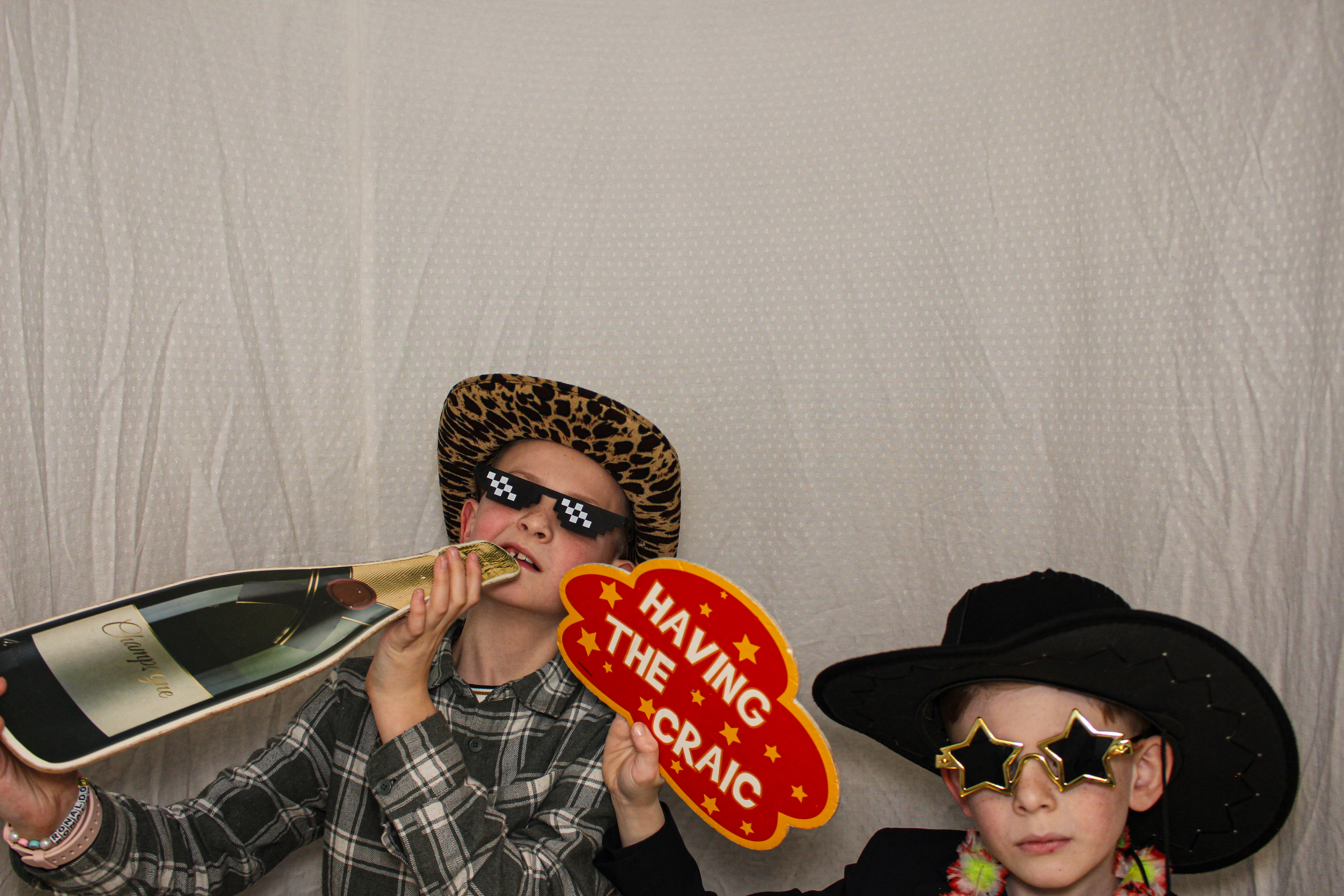 Hannah & Izzy's 18th Birthday Party | View more photos from the event at gallery.capturecube.co.uk/u/Capture-Cube/Hannah-Izzys-18th-Birthday-Party