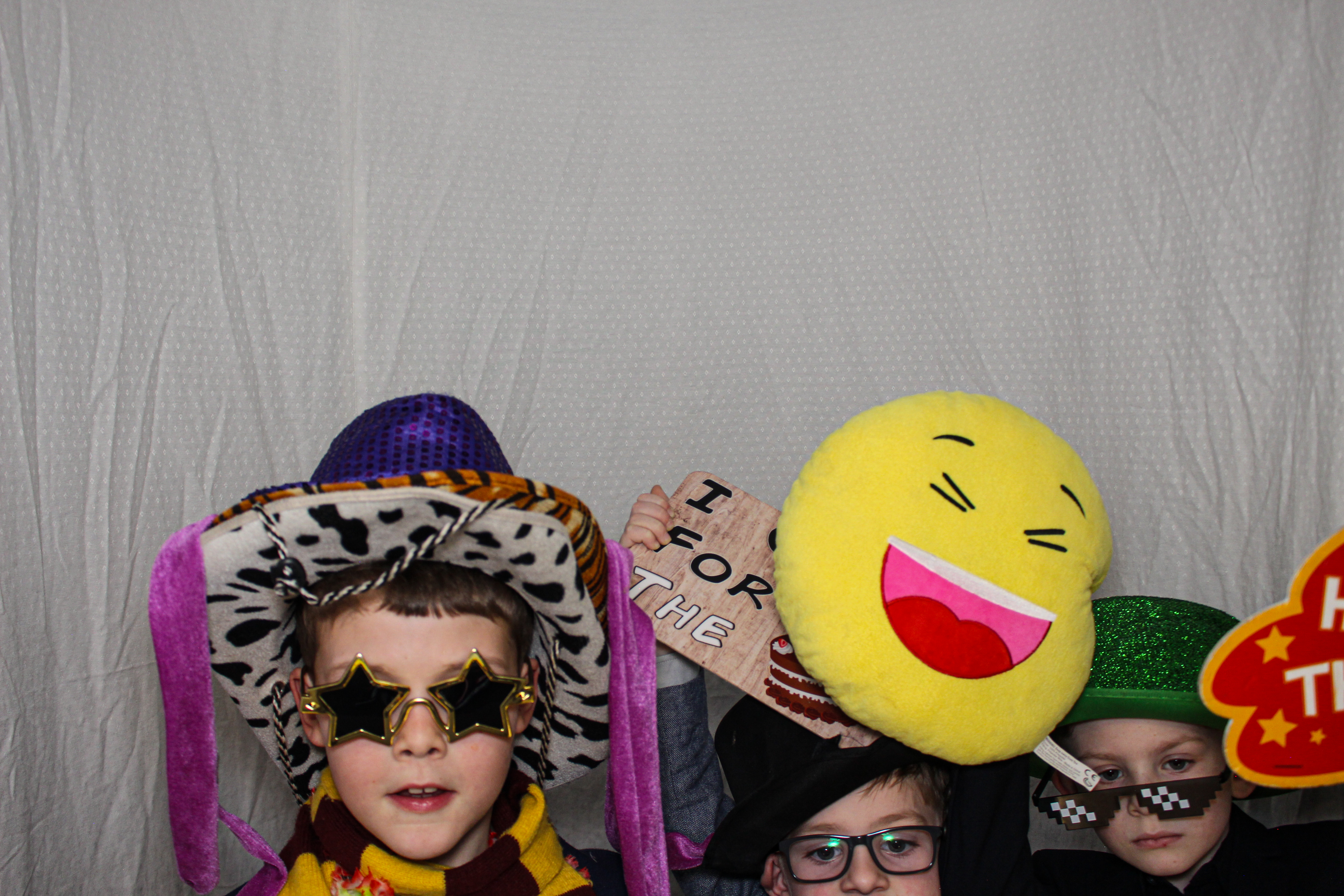 Hannah & Izzy's 18th Birthday Party | View more photos from the event at gallery.capturecube.co.uk/u/Capture-Cube/Hannah-Izzys-18th-Birthday-Party