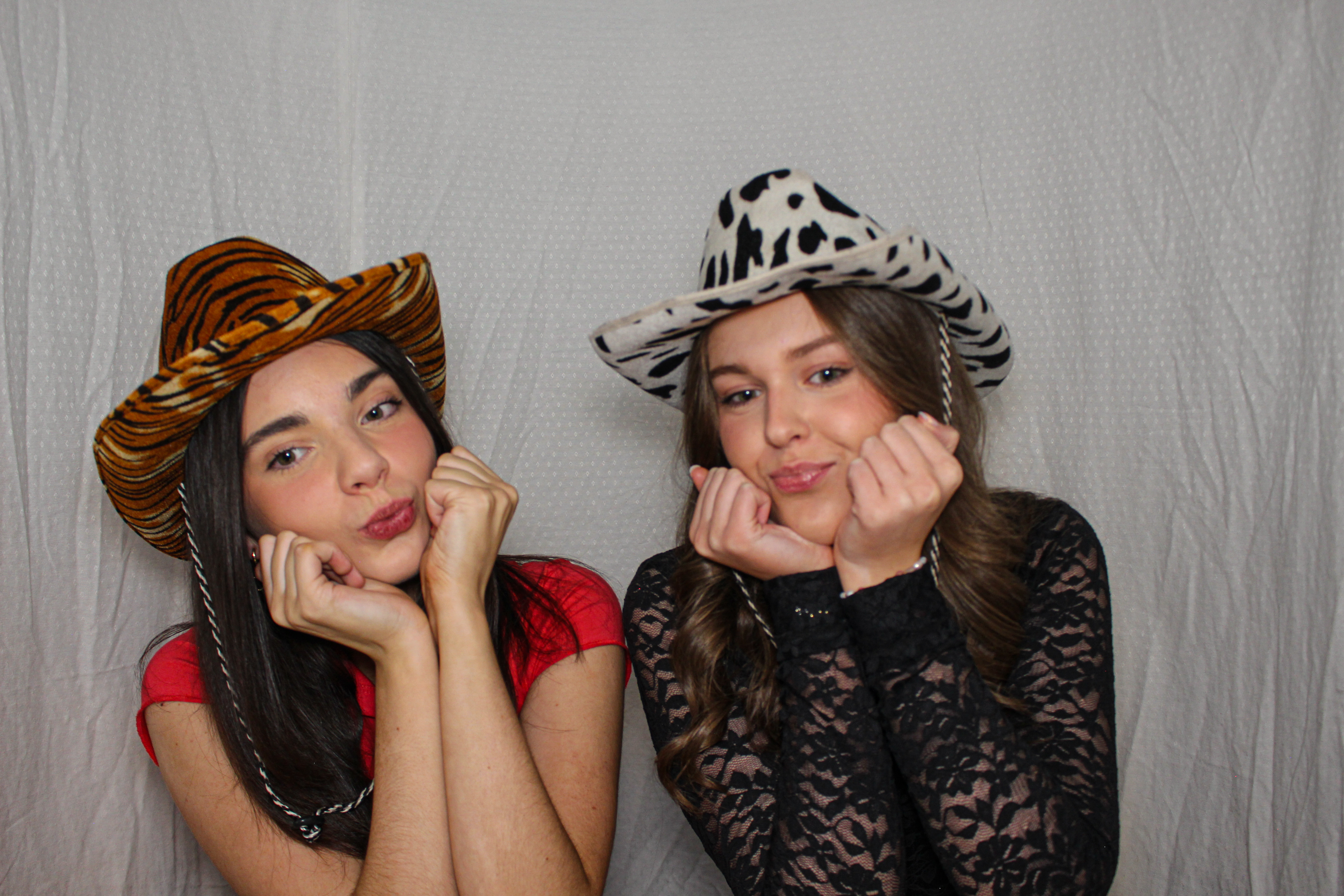 Hannah & Izzy's 18th Birthday Party | View more photos from the event at gallery.capturecube.co.uk/u/Capture-Cube/Hannah-Izzys-18th-Birthday-Party