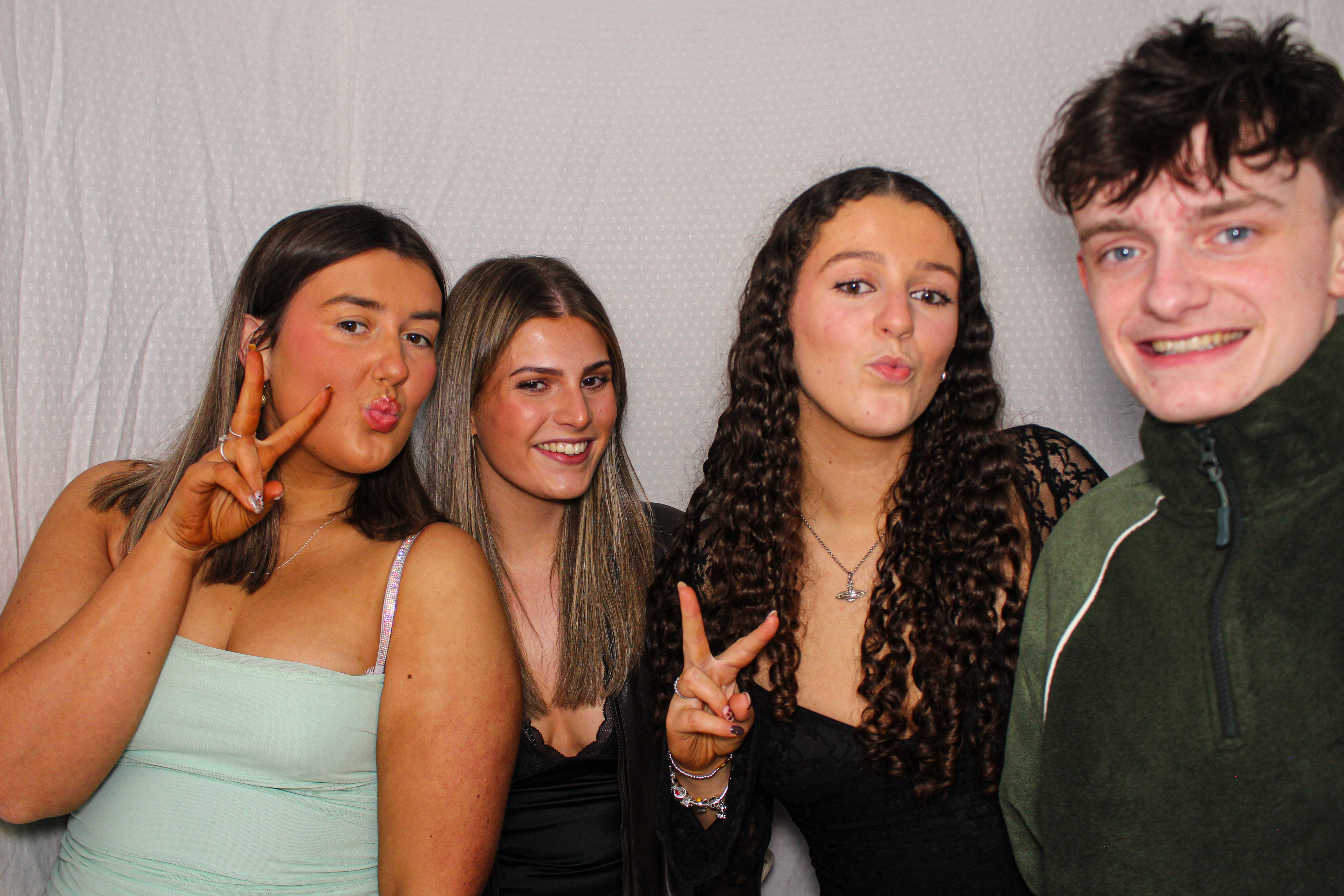 Hannah & Izzy's 18th Birthday Party | View more photos from the event at gallery.capturecube.co.uk/u/Capture-Cube/Hannah-Izzys-18th-Birthday-Party