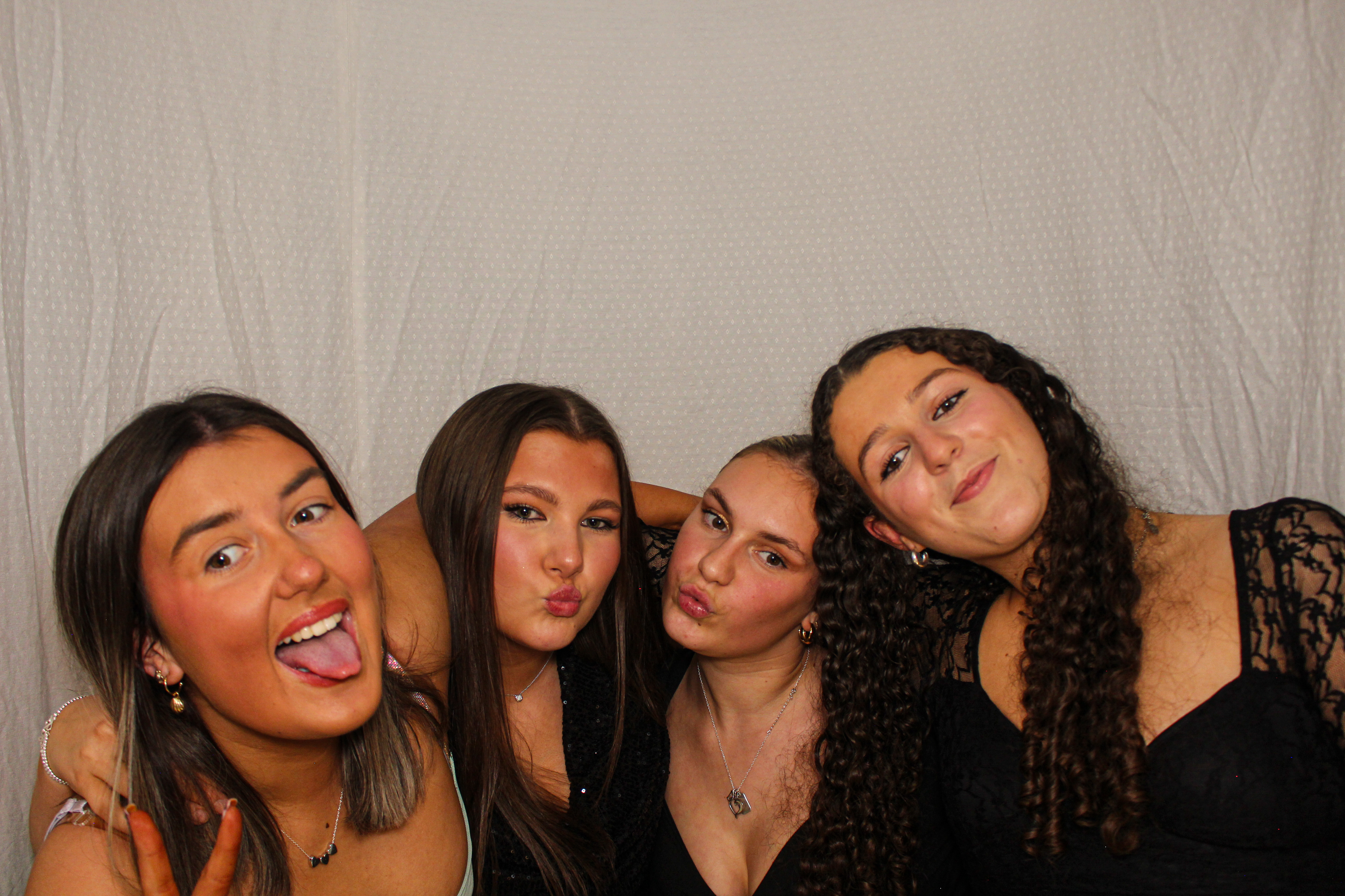 Hannah & Izzy's 18th Birthday Party | View more photos from the event at gallery.capturecube.co.uk/u/Capture-Cube/Hannah-Izzys-18th-Birthday-Party