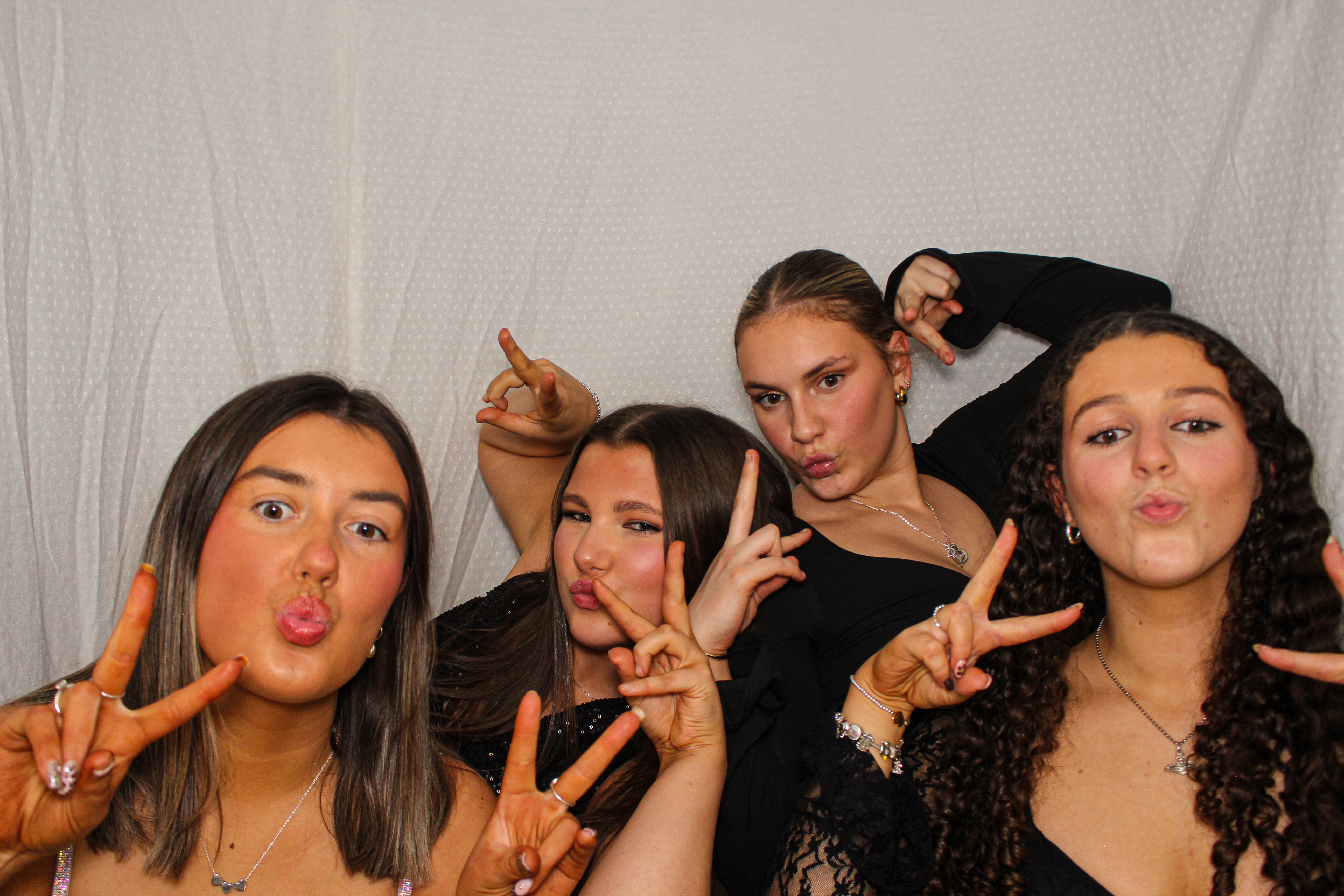 Hannah & Izzy's 18th Birthday Party | View more photos from the event at gallery.capturecube.co.uk/u/Capture-Cube/Hannah-Izzys-18th-Birthday-Party