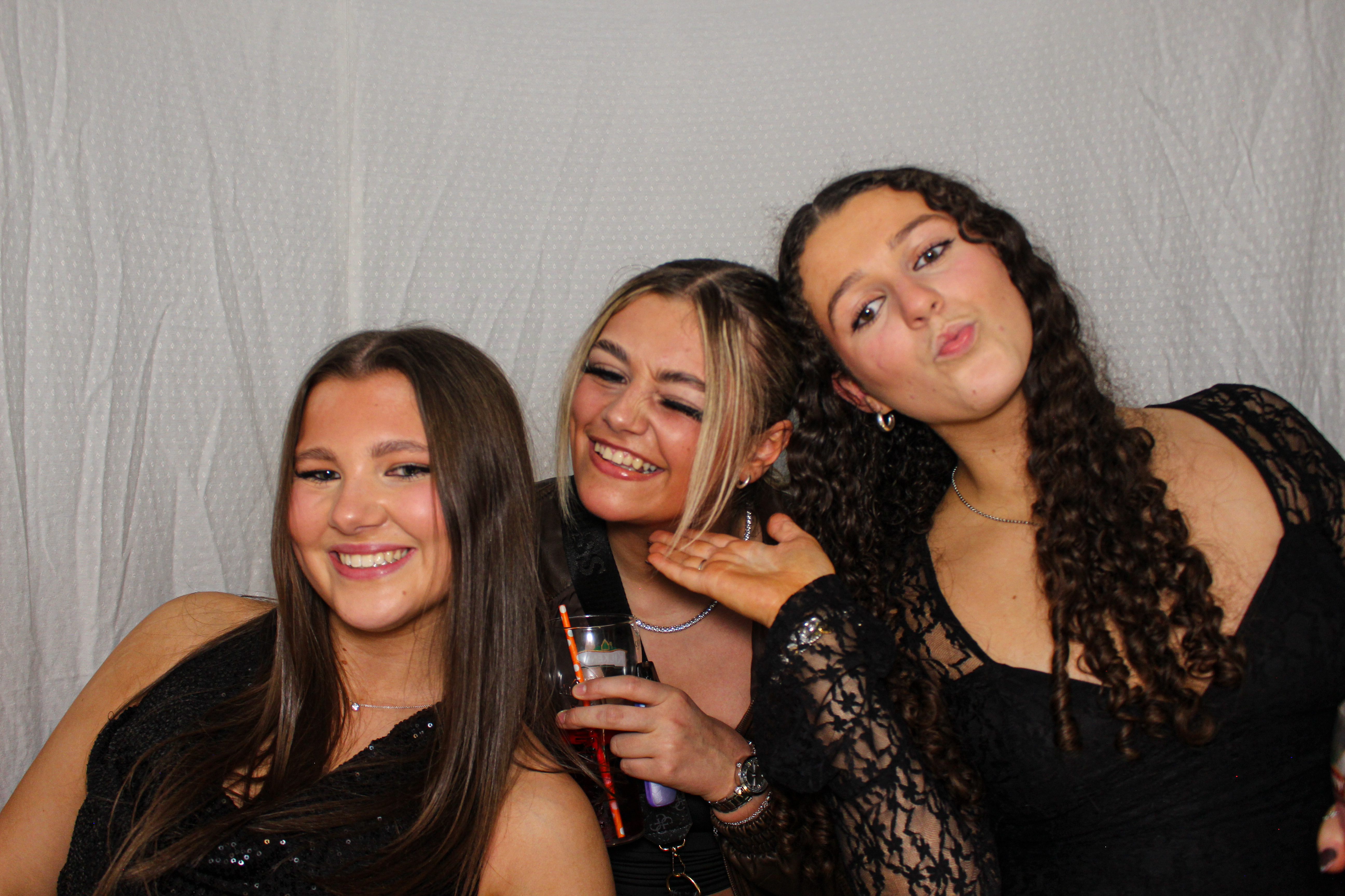 Hannah & Izzy's 18th Birthday Party | View more photos from the event at gallery.capturecube.co.uk/u/Capture-Cube/Hannah-Izzys-18th-Birthday-Party