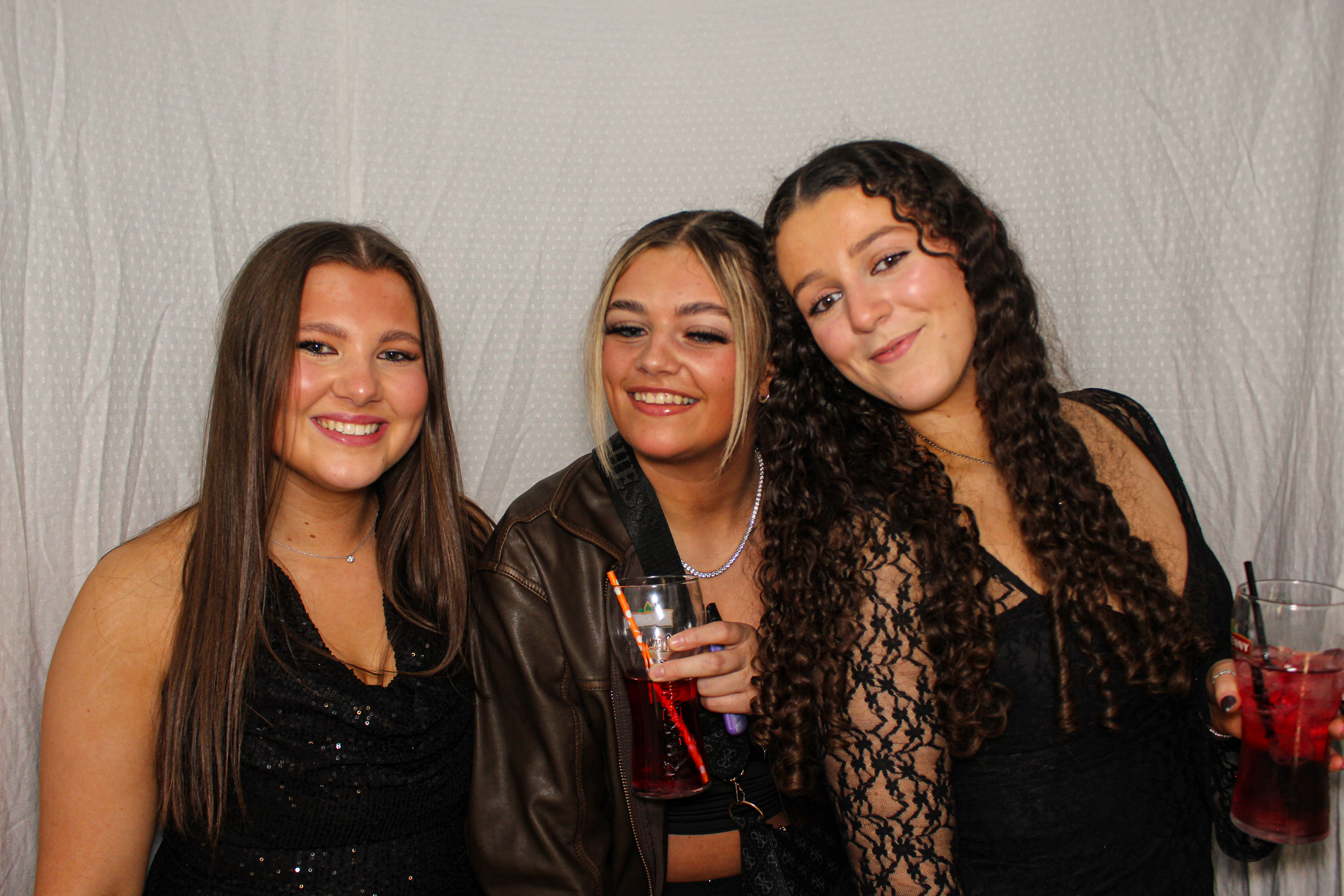 Hannah & Izzy's 18th Birthday Party | View more photos from the event at gallery.capturecube.co.uk/u/Capture-Cube/Hannah-Izzys-18th-Birthday-Party