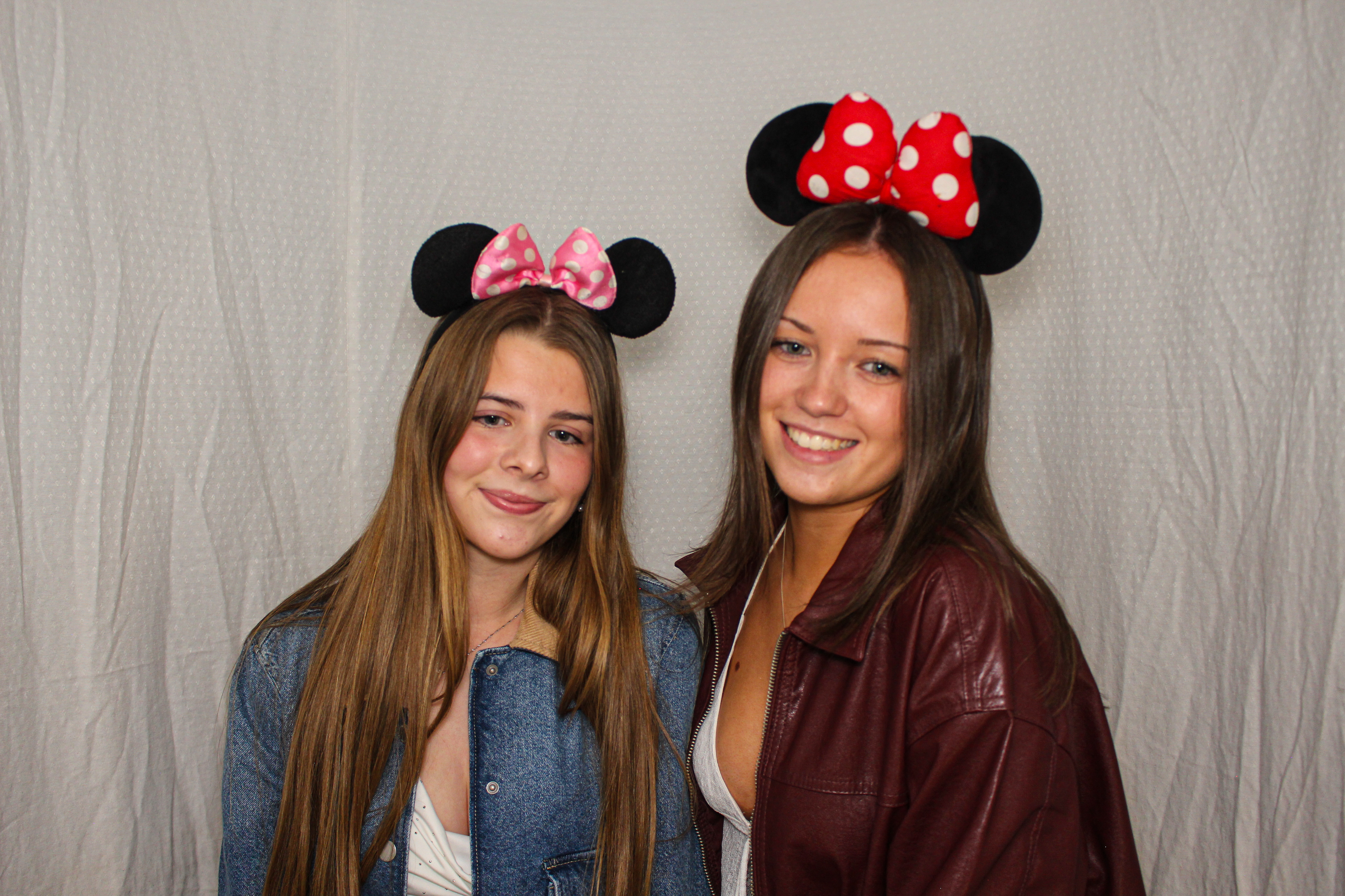 Hannah & Izzy's 18th Birthday Party | View more photos from the event at gallery.capturecube.co.uk/u/Capture-Cube/Hannah-Izzys-18th-Birthday-Party