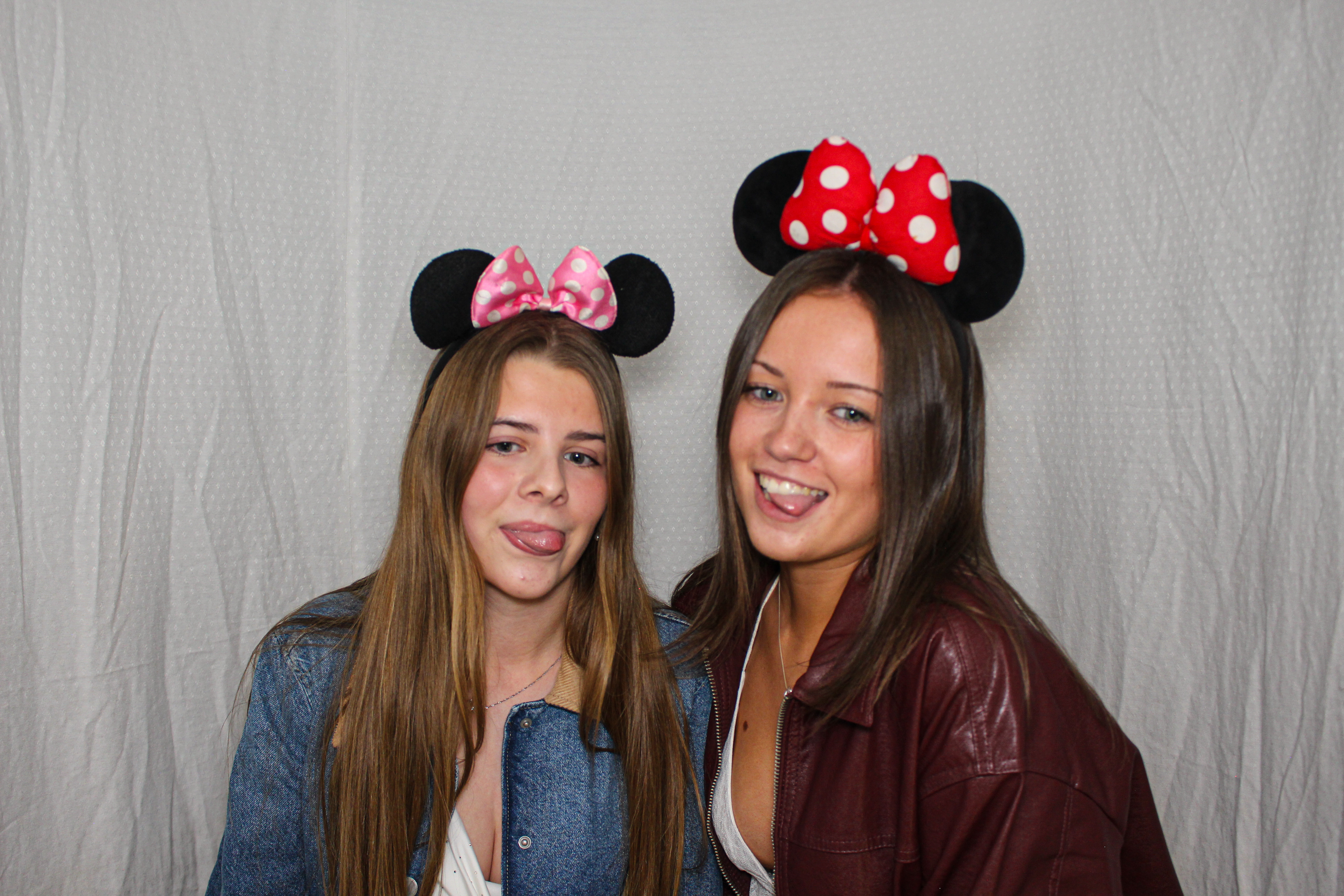 Hannah & Izzy's 18th Birthday Party | View more photos from the event at gallery.capturecube.co.uk/u/Capture-Cube/Hannah-Izzys-18th-Birthday-Party