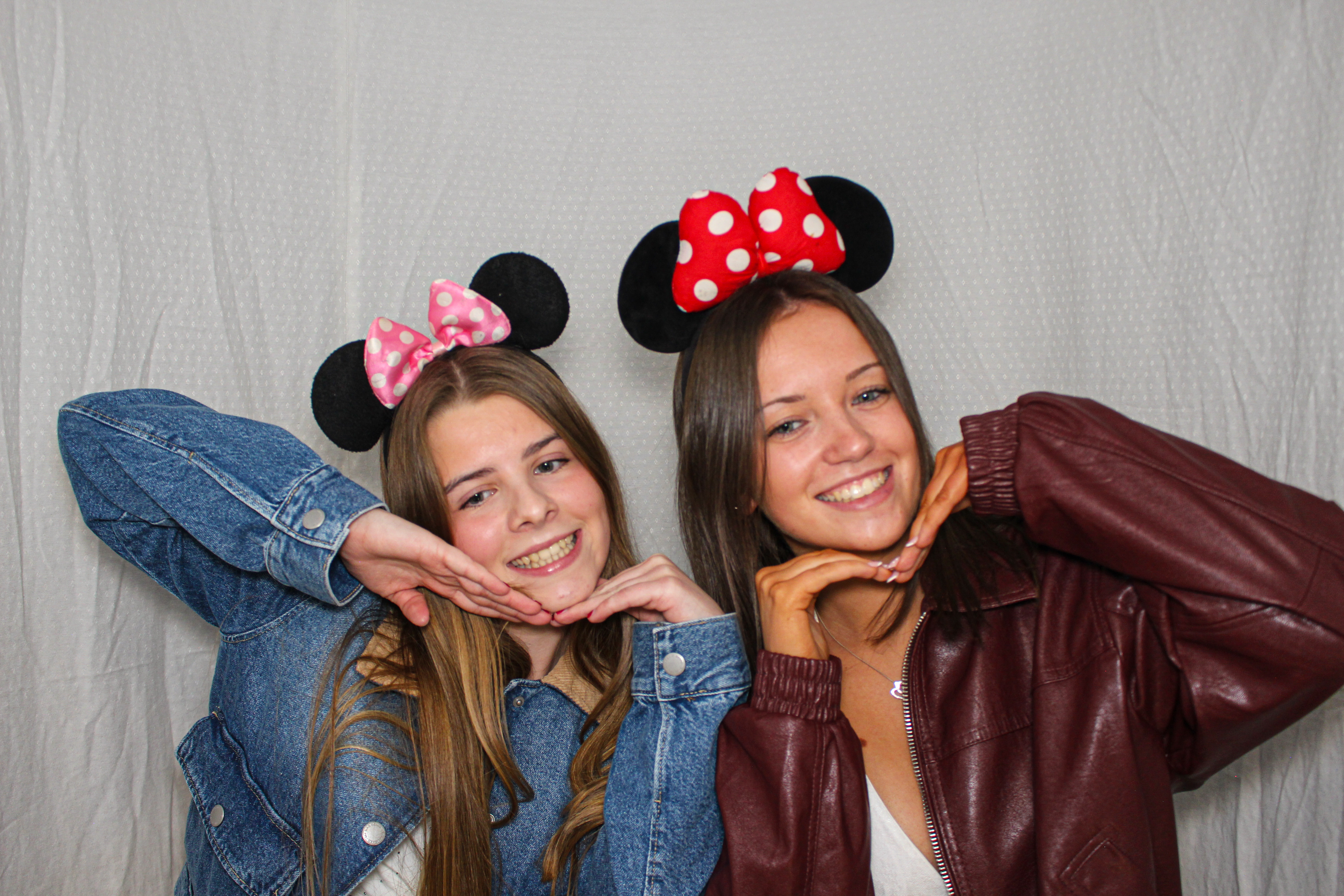 Hannah & Izzy's 18th Birthday Party | View more photos from the event at gallery.capturecube.co.uk/u/Capture-Cube/Hannah-Izzys-18th-Birthday-Party