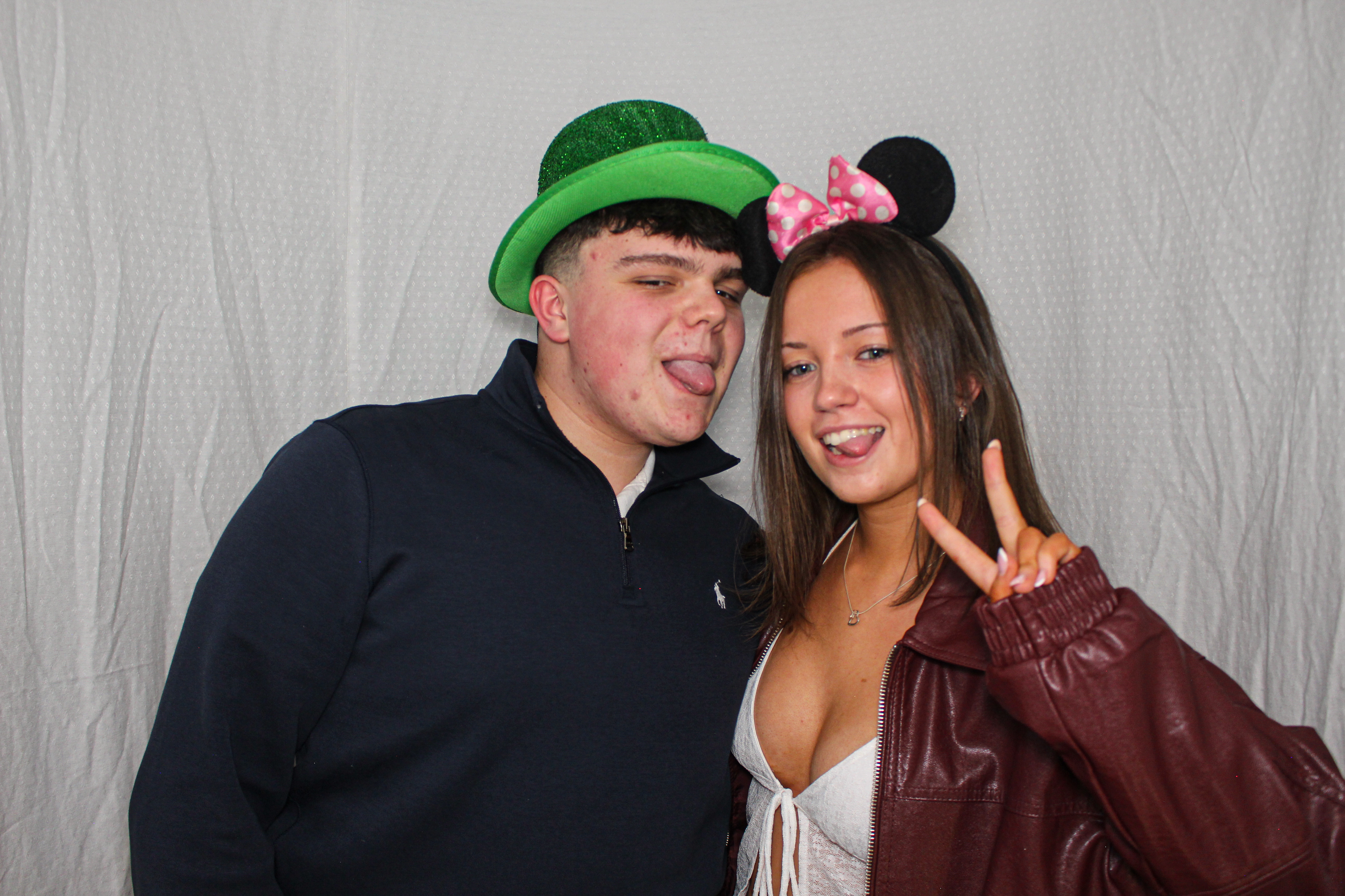 Hannah & Izzy's 18th Birthday Party | View more photos from the event at gallery.capturecube.co.uk/u/Capture-Cube/Hannah-Izzys-18th-Birthday-Party