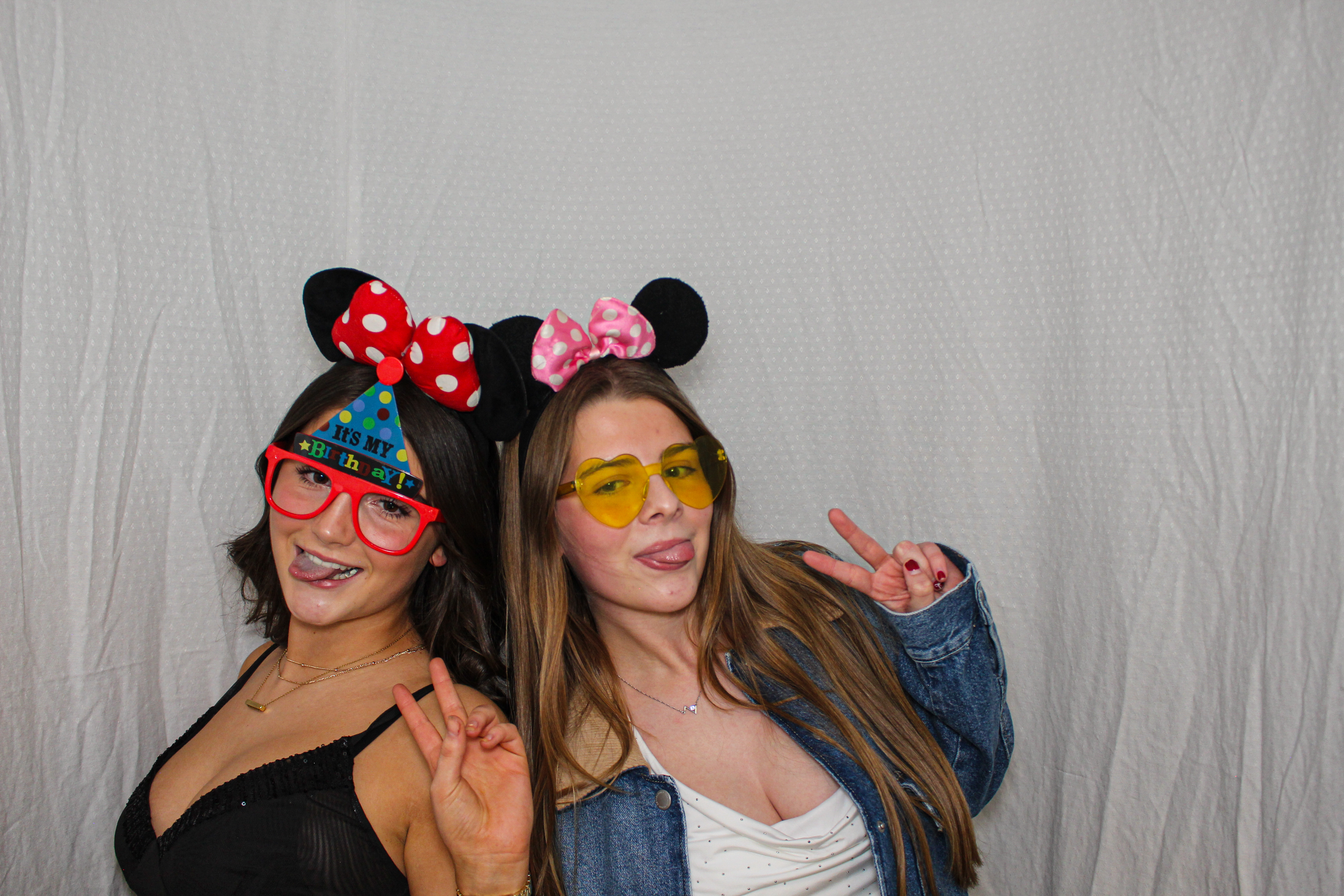 Hannah & Izzy's 18th Birthday Party | View more photos from the event at gallery.capturecube.co.uk/u/Capture-Cube/Hannah-Izzys-18th-Birthday-Party