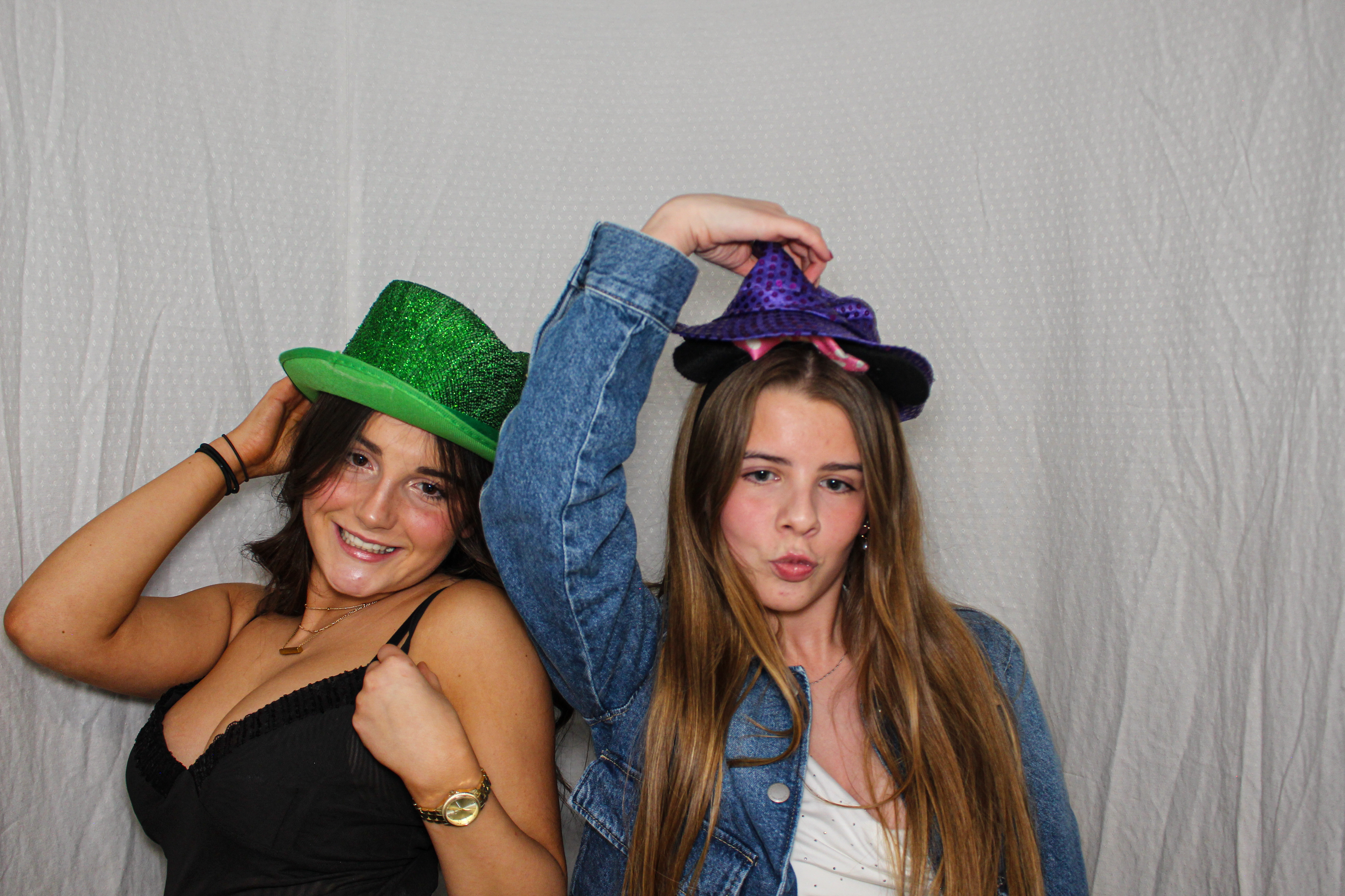 Hannah & Izzy's 18th Birthday Party | View more photos from the event at gallery.capturecube.co.uk/u/Capture-Cube/Hannah-Izzys-18th-Birthday-Party