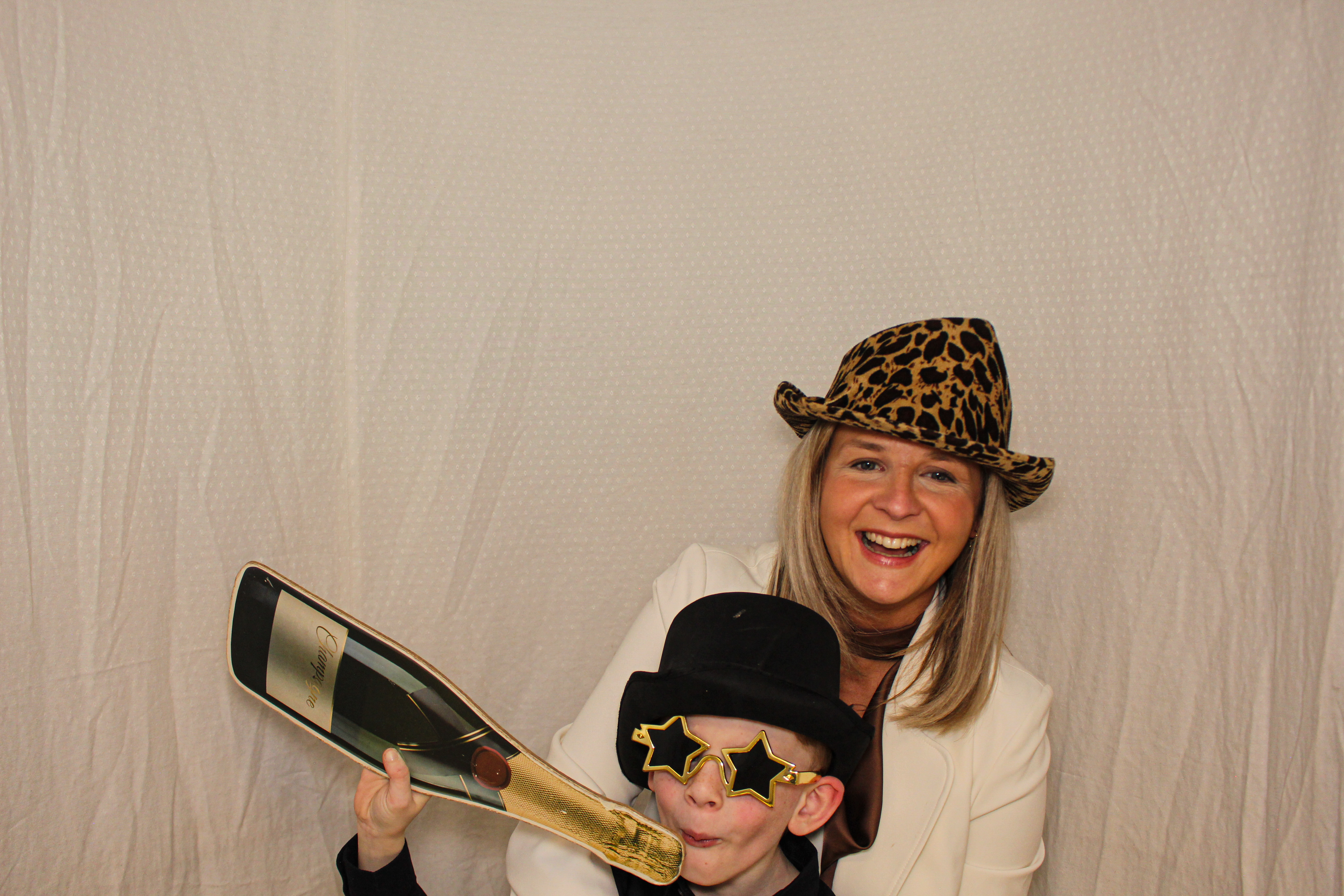 Hannah & Izzy's 18th Birthday Party | View more photos from the event at gallery.capturecube.co.uk/u/Capture-Cube/Hannah-Izzys-18th-Birthday-Party