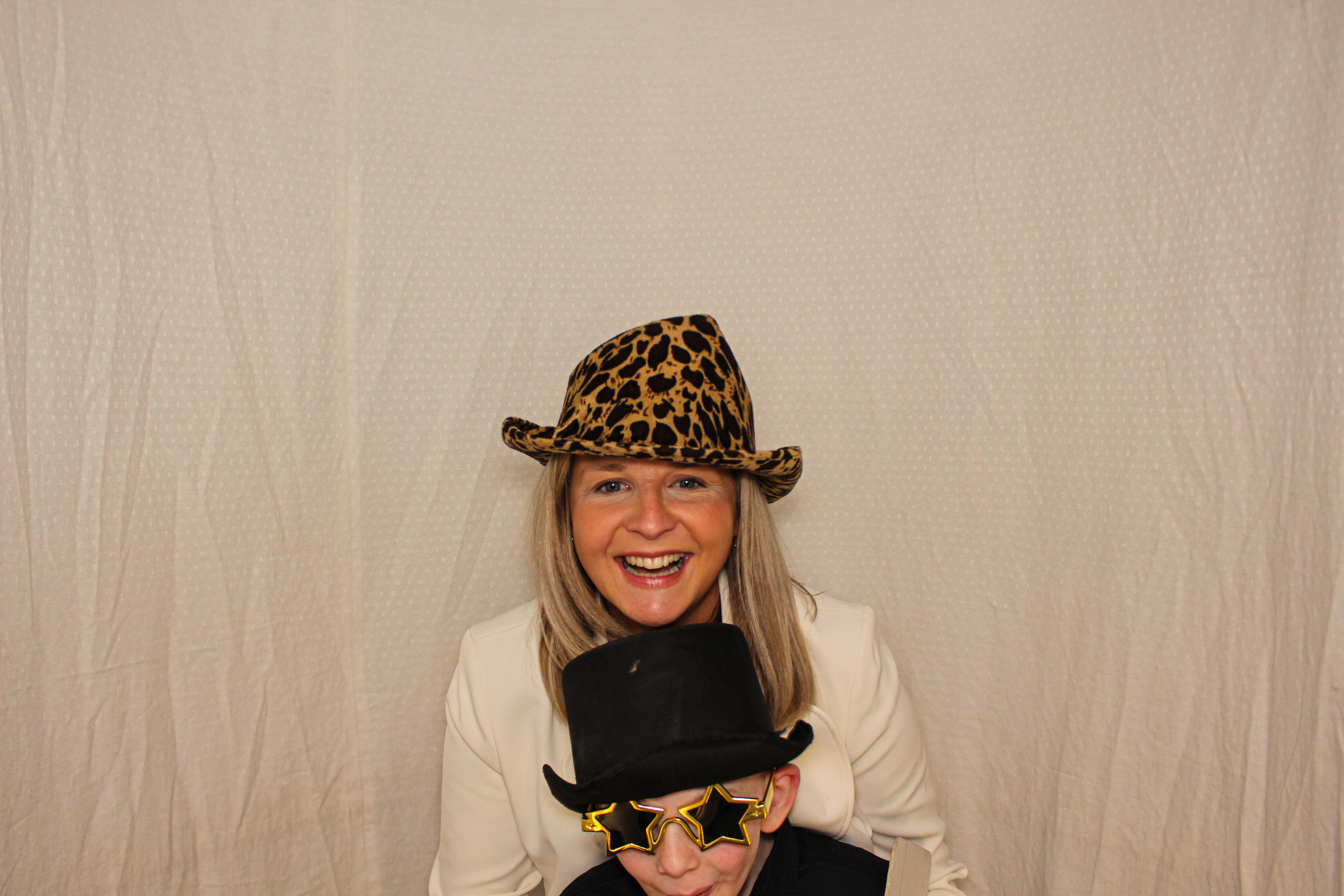 Hannah & Izzy's 18th Birthday Party | View more photos from the event at gallery.capturecube.co.uk/u/Capture-Cube/Hannah-Izzys-18th-Birthday-Party