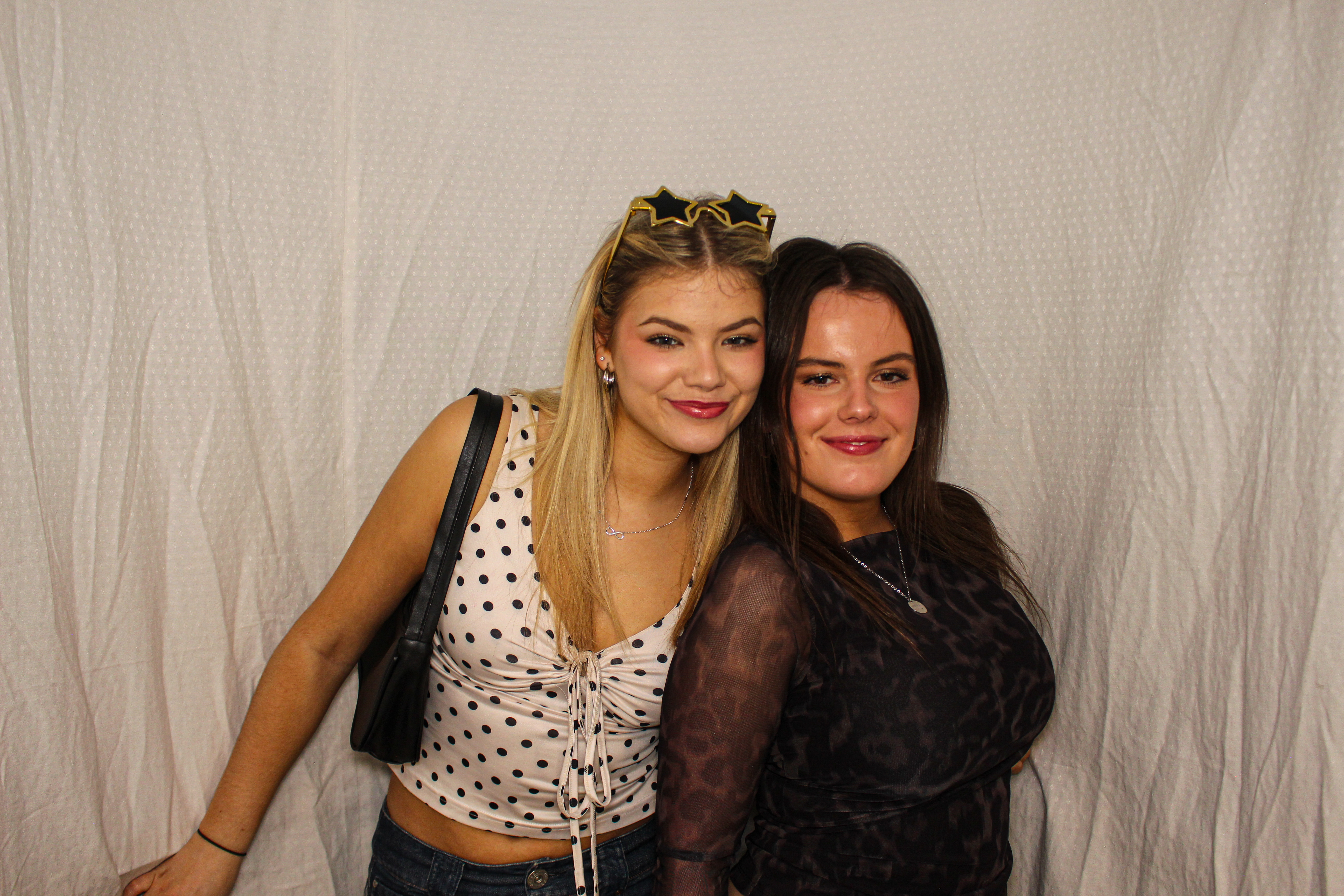 Hannah & Izzy's 18th Birthday Party | View more photos from the event at gallery.capturecube.co.uk/u/Capture-Cube/Hannah-Izzys-18th-Birthday-Party