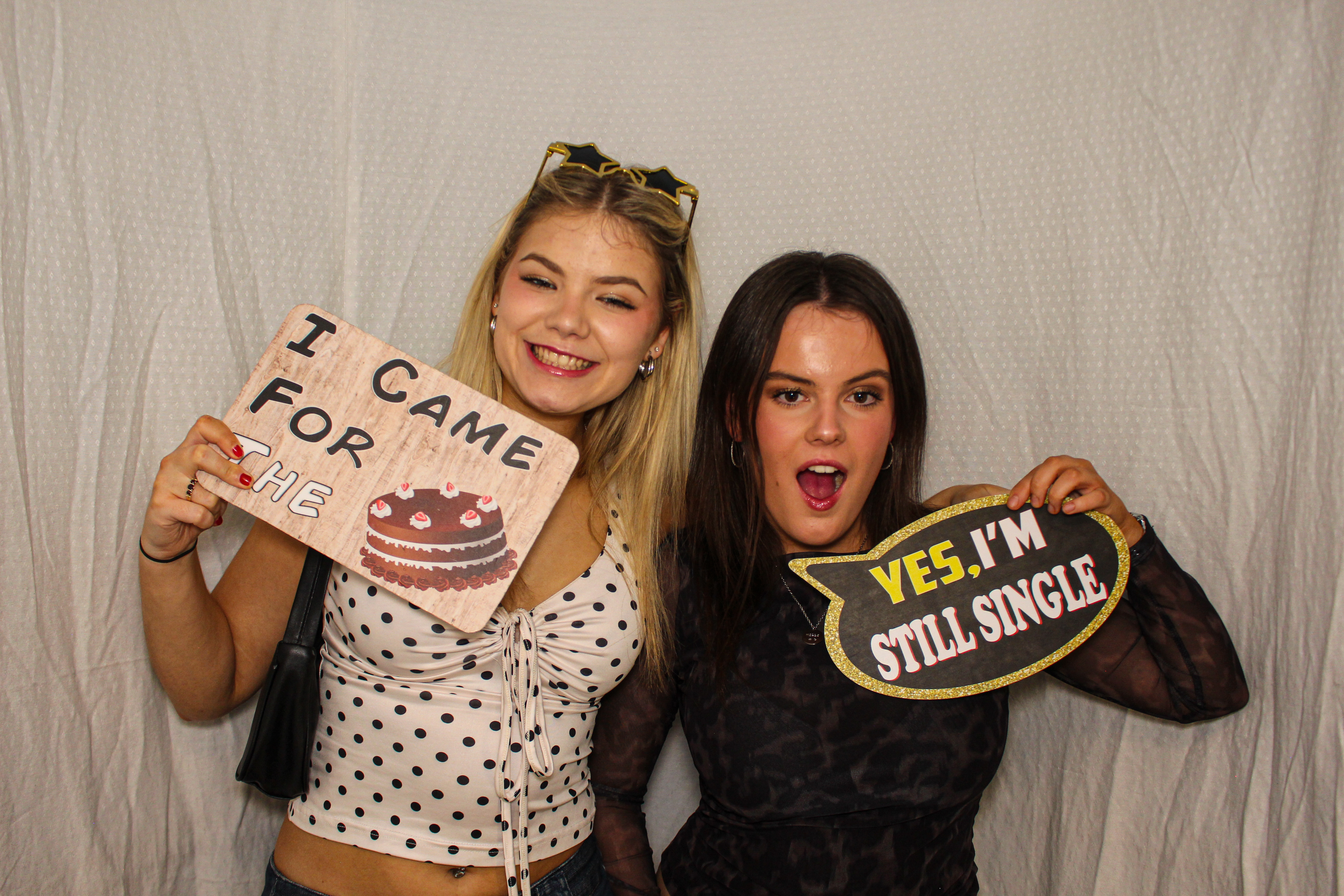 Hannah & Izzy's 18th Birthday Party | View more photos from the event at gallery.capturecube.co.uk/u/Capture-Cube/Hannah-Izzys-18th-Birthday-Party