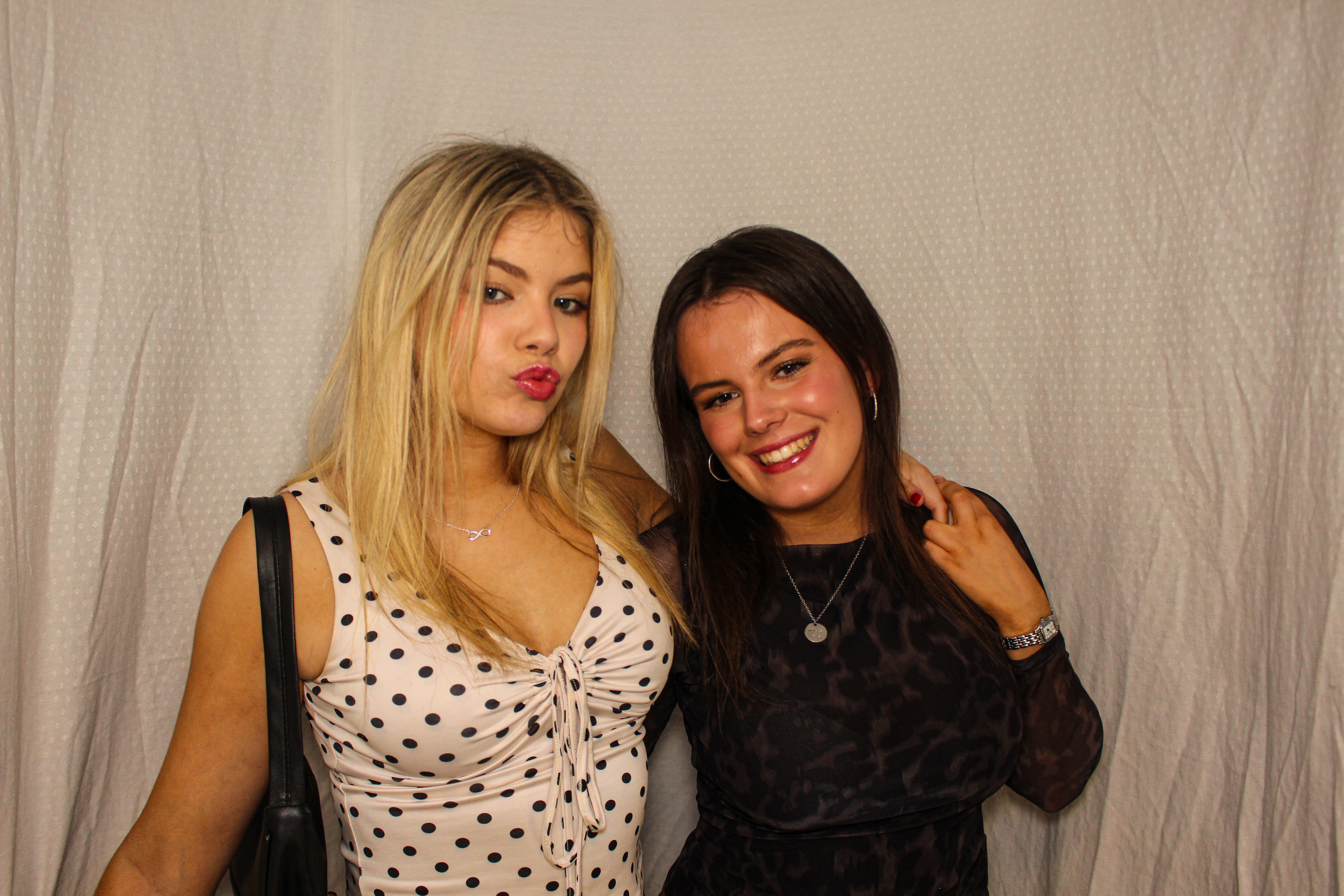 Hannah & Izzy's 18th Birthday Party | View more photos from the event at gallery.capturecube.co.uk/u/Capture-Cube/Hannah-Izzys-18th-Birthday-Party