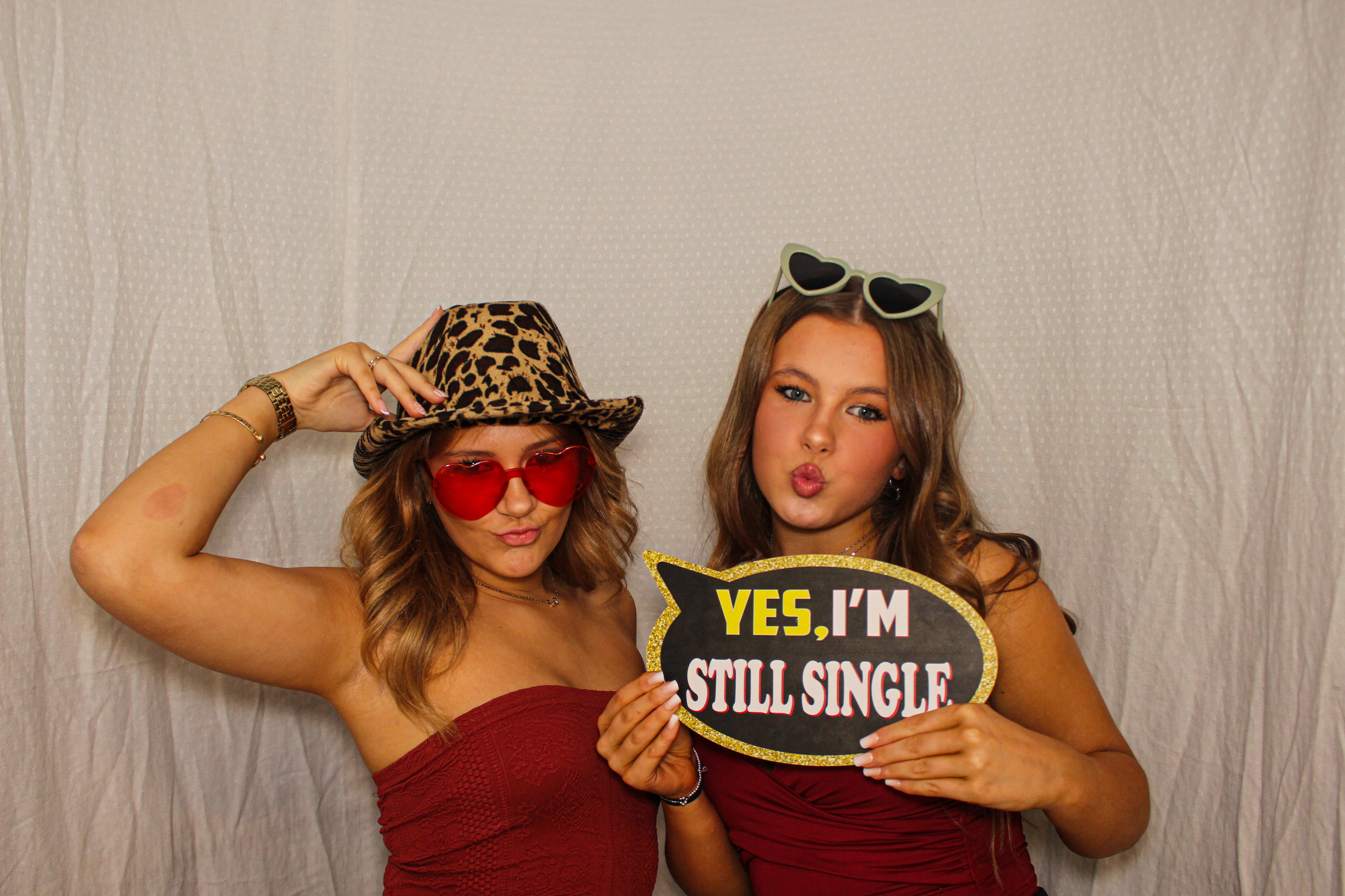 Hannah & Izzy's 18th Birthday Party | View more photos from the event at gallery.capturecube.co.uk/u/Capture-Cube/Hannah-Izzys-18th-Birthday-Party