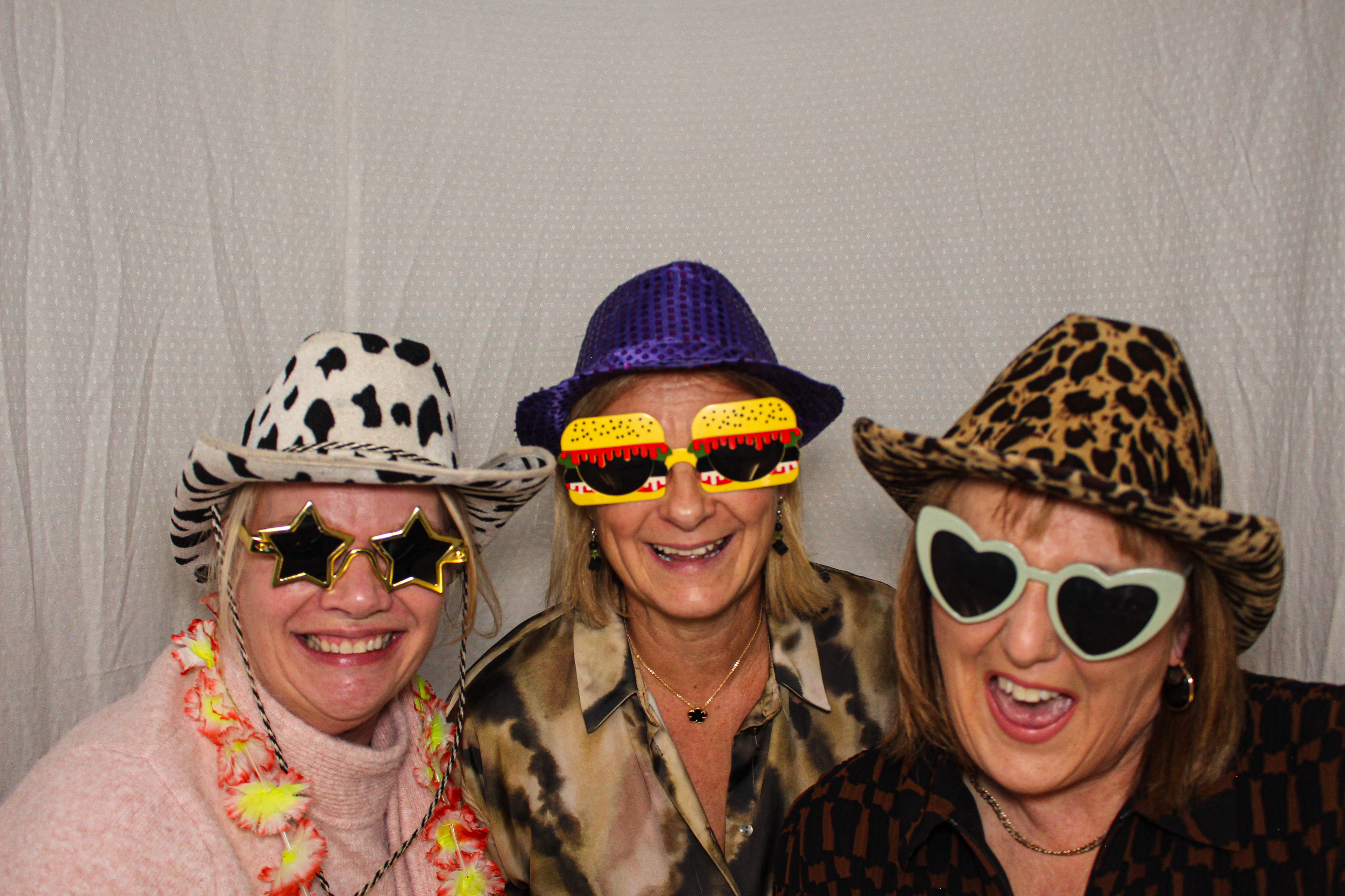 Hannah & Izzy's 18th Birthday Party | View more photos from the event at gallery.capturecube.co.uk/u/Capture-Cube/Hannah-Izzys-18th-Birthday-Party