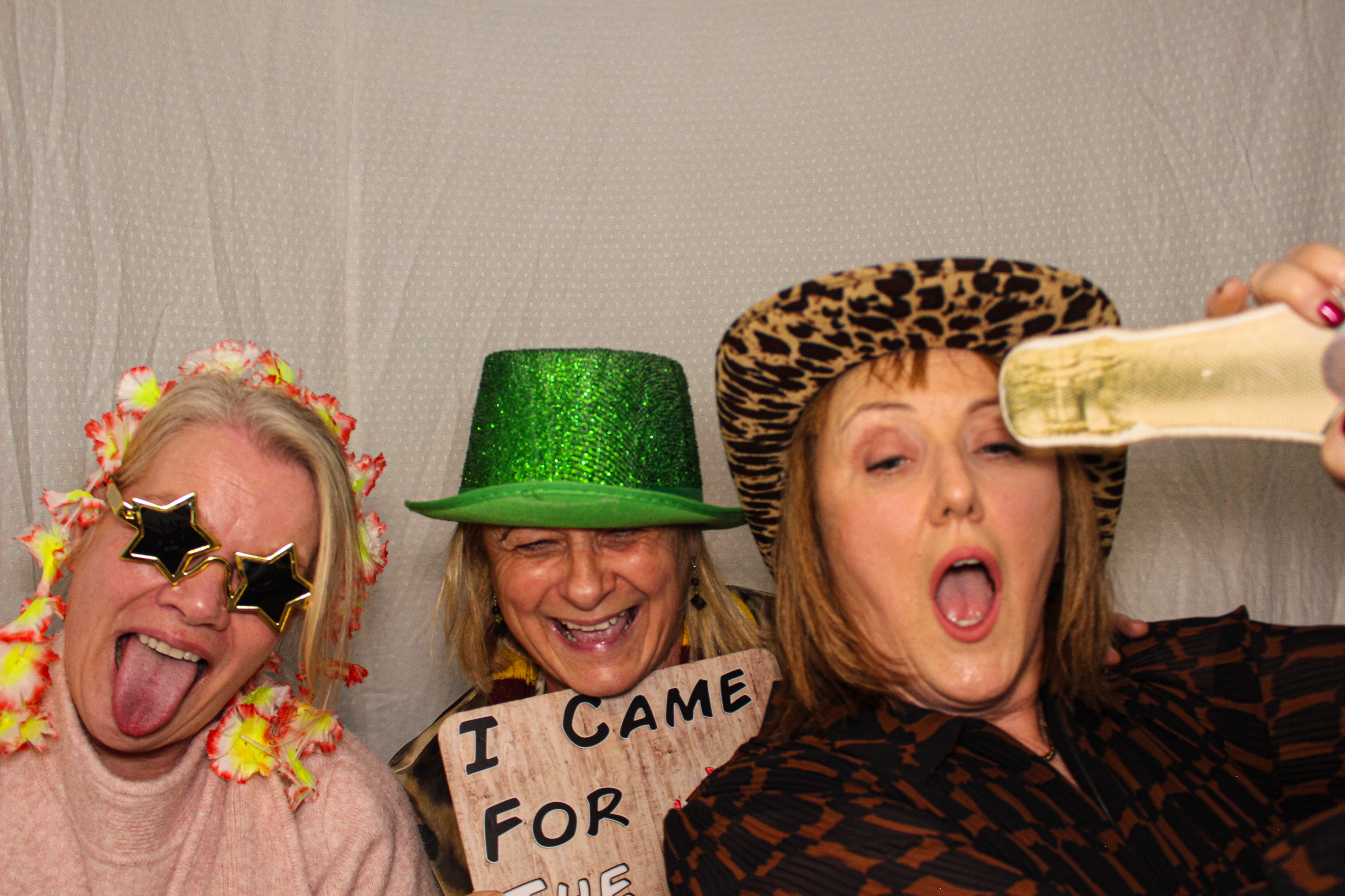 Hannah & Izzy's 18th Birthday Party | View more photos from the event at gallery.capturecube.co.uk/u/Capture-Cube/Hannah-Izzys-18th-Birthday-Party