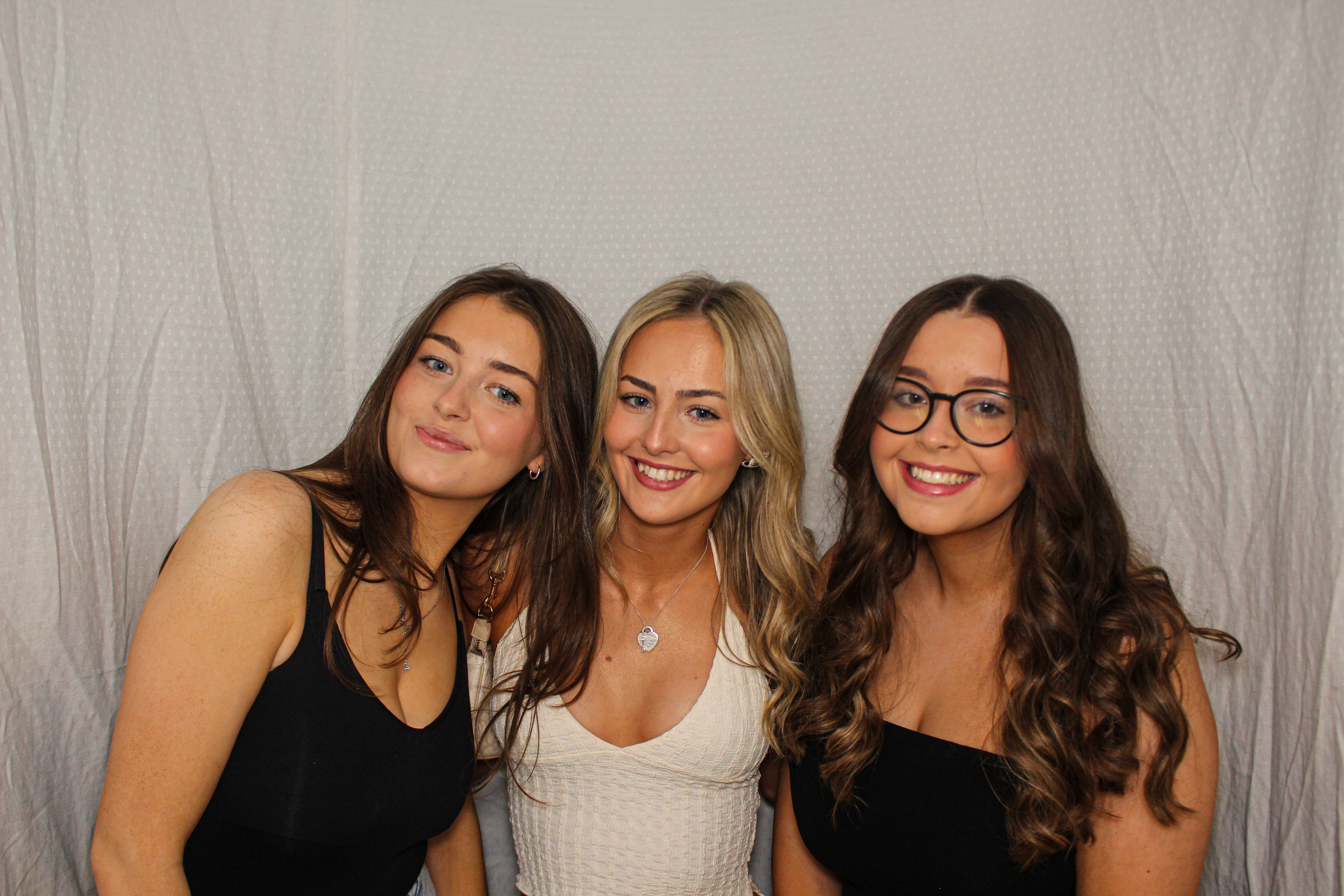 Hannah & Izzy's 18th Birthday Party | View more photos from the event at gallery.capturecube.co.uk/u/Capture-Cube/Hannah-Izzys-18th-Birthday-Party