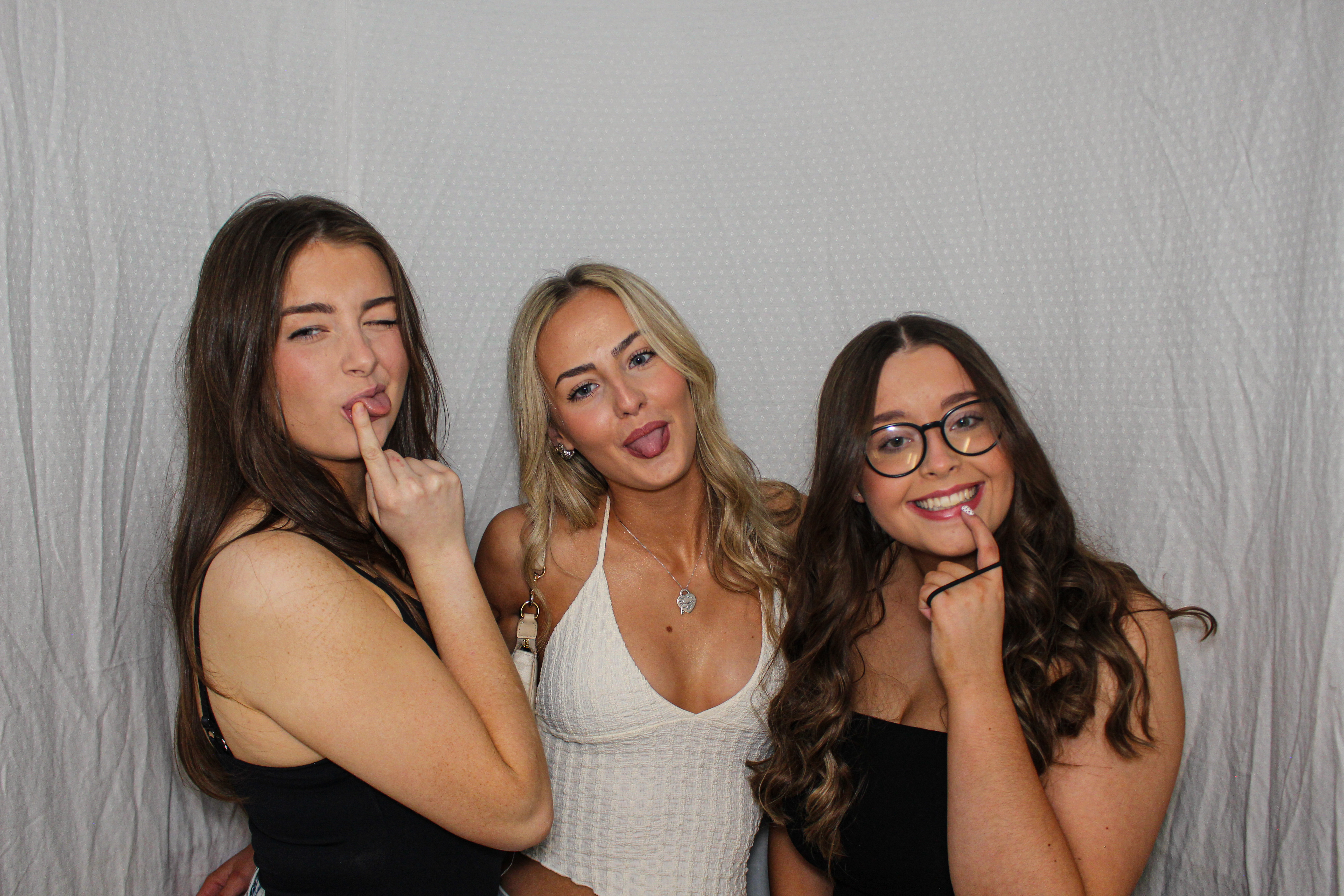 Hannah & Izzy's 18th Birthday Party | View more photos from the event at gallery.capturecube.co.uk/u/Capture-Cube/Hannah-Izzys-18th-Birthday-Party