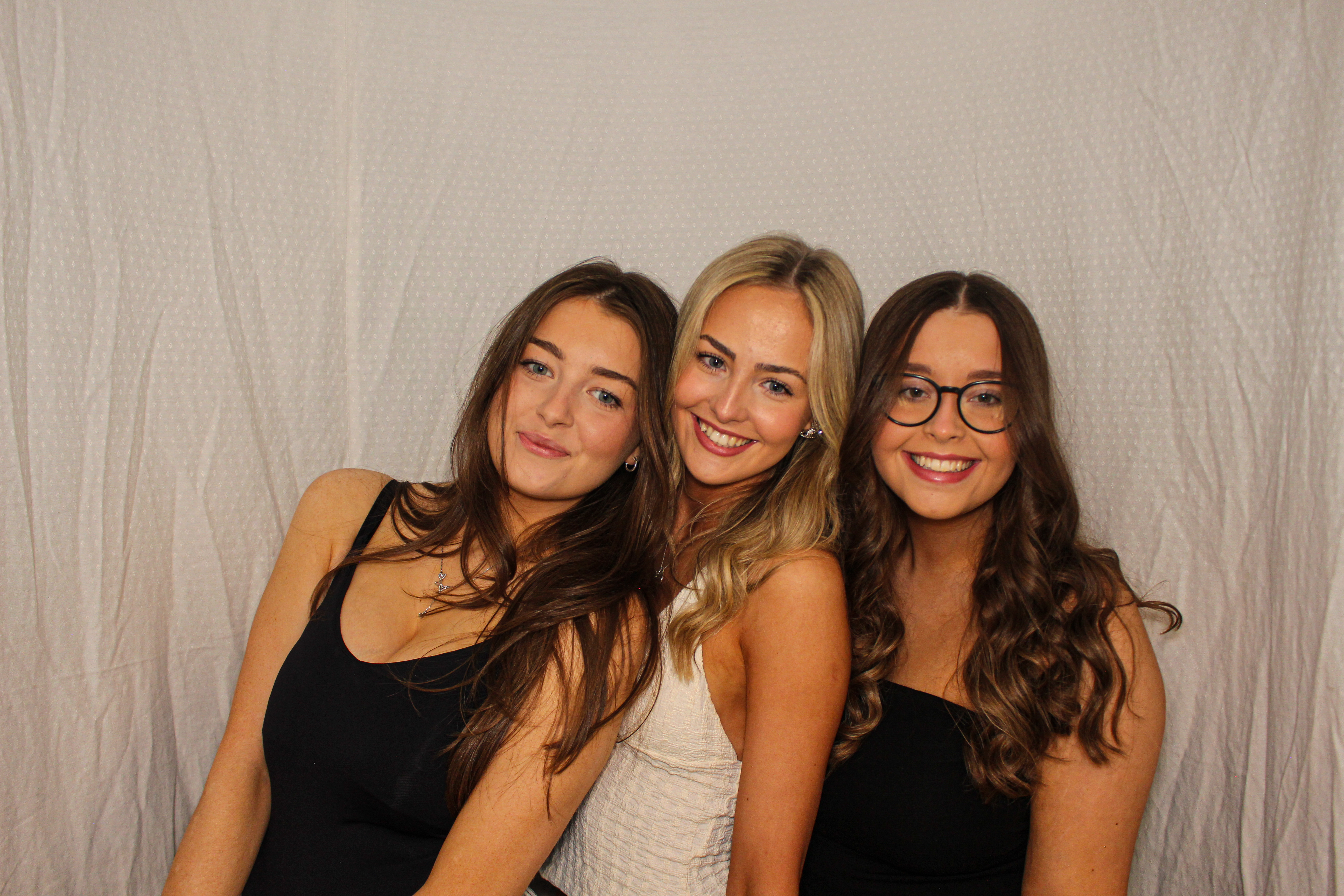 Hannah & Izzy's 18th Birthday Party | View more photos from the event at gallery.capturecube.co.uk/u/Capture-Cube/Hannah-Izzys-18th-Birthday-Party