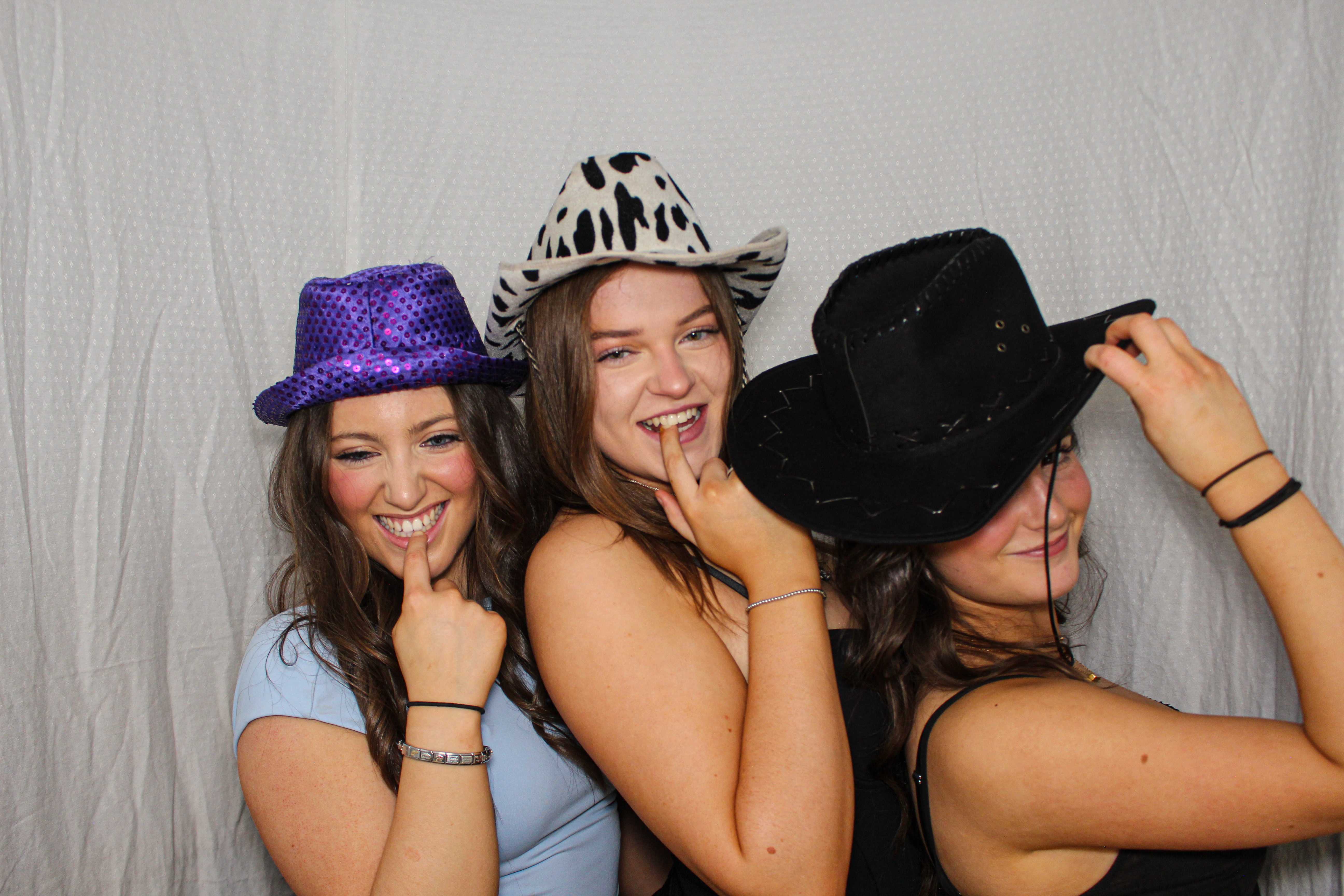 Hannah & Izzy's 18th Birthday Party | View more photos from the event at gallery.capturecube.co.uk/u/Capture-Cube/Hannah-Izzys-18th-Birthday-Party