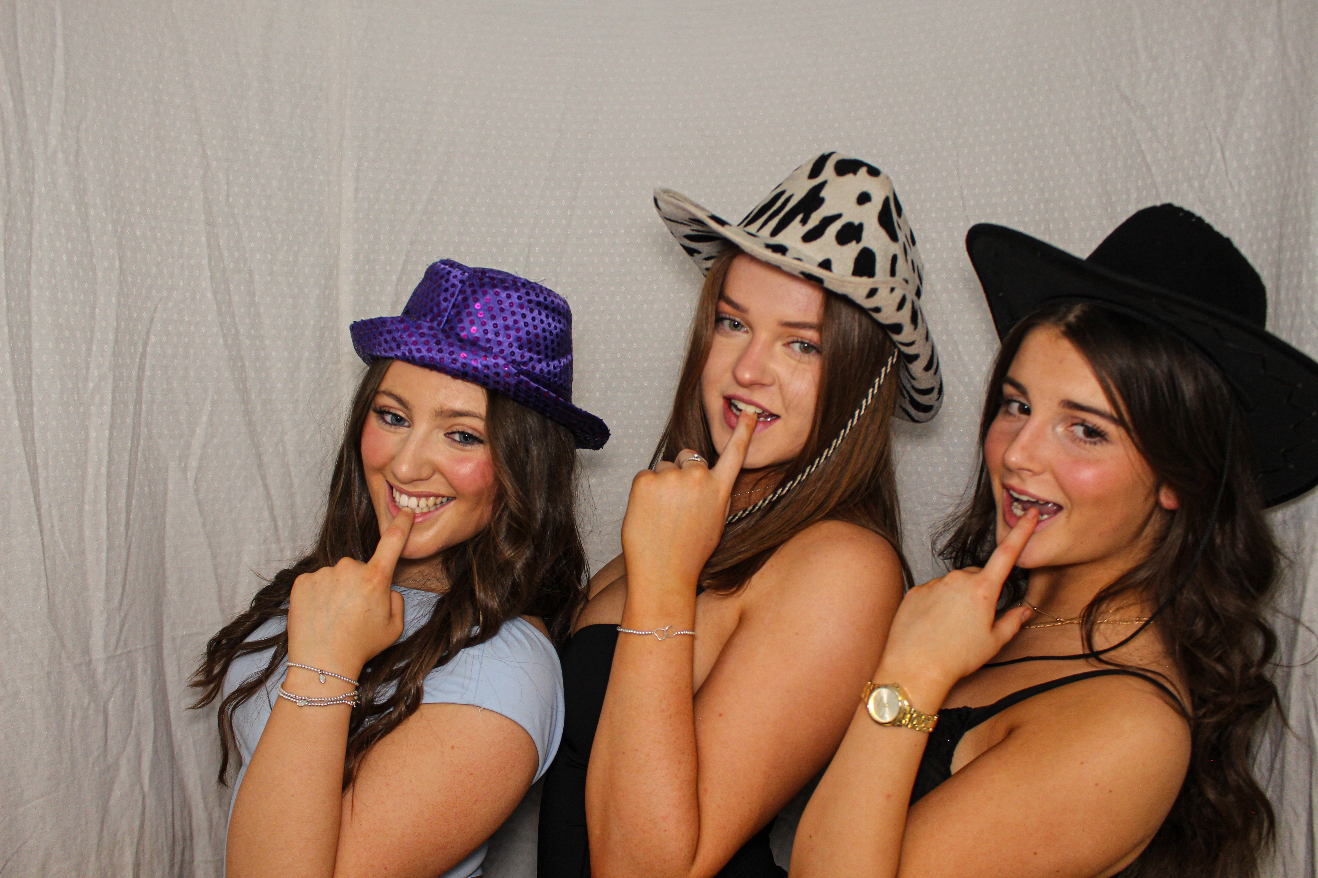 Hannah & Izzy's 18th Birthday Party | View more photos from the event at gallery.capturecube.co.uk/u/Capture-Cube/Hannah-Izzys-18th-Birthday-Party