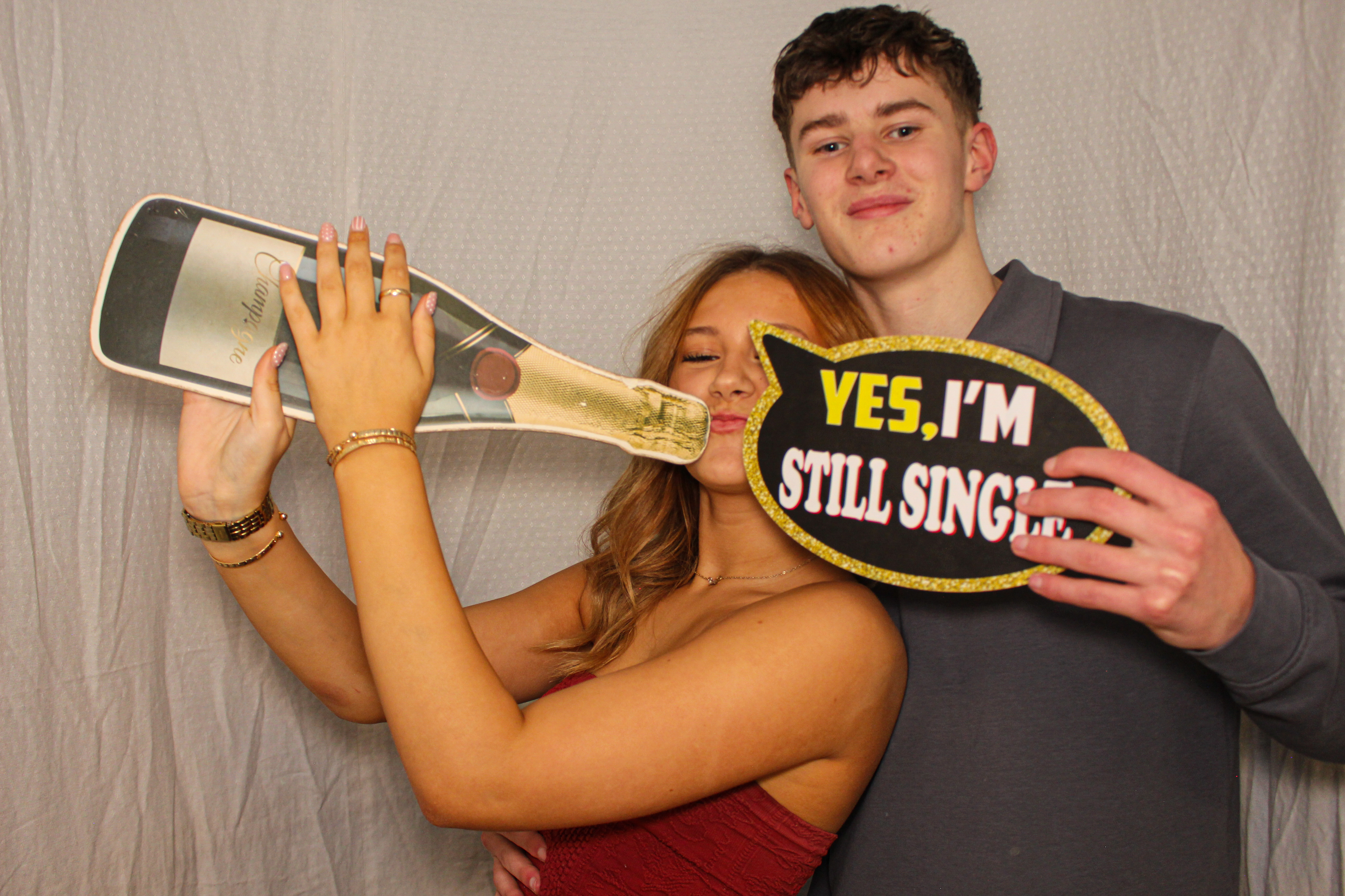 Hannah & Izzy's 18th Birthday Party | View more photos from the event at gallery.capturecube.co.uk/u/Capture-Cube/Hannah-Izzys-18th-Birthday-Party