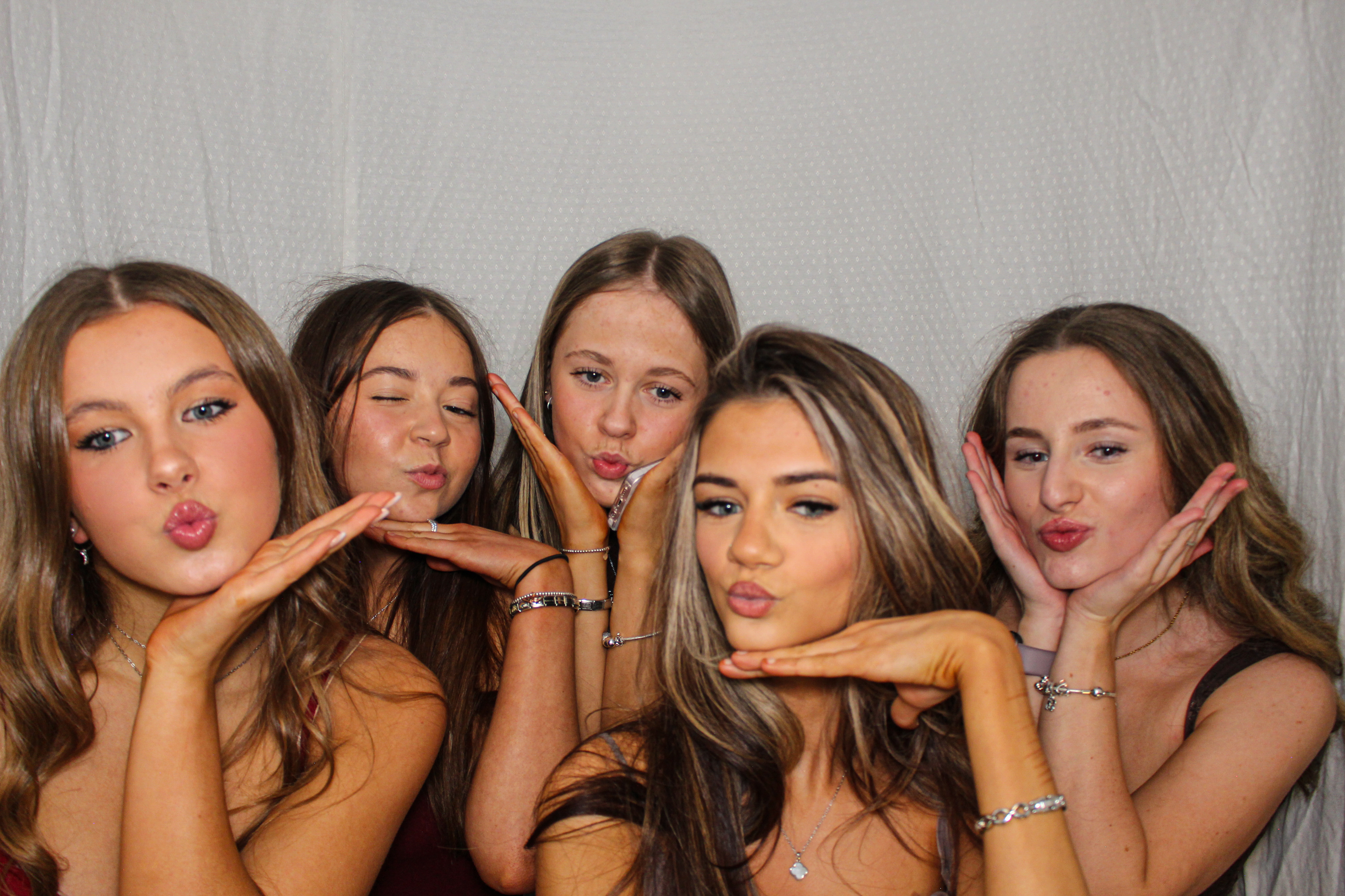 Hannah & Izzy's 18th Birthday Party | View more photos from the event at gallery.capturecube.co.uk/u/Capture-Cube/Hannah-Izzys-18th-Birthday-Party