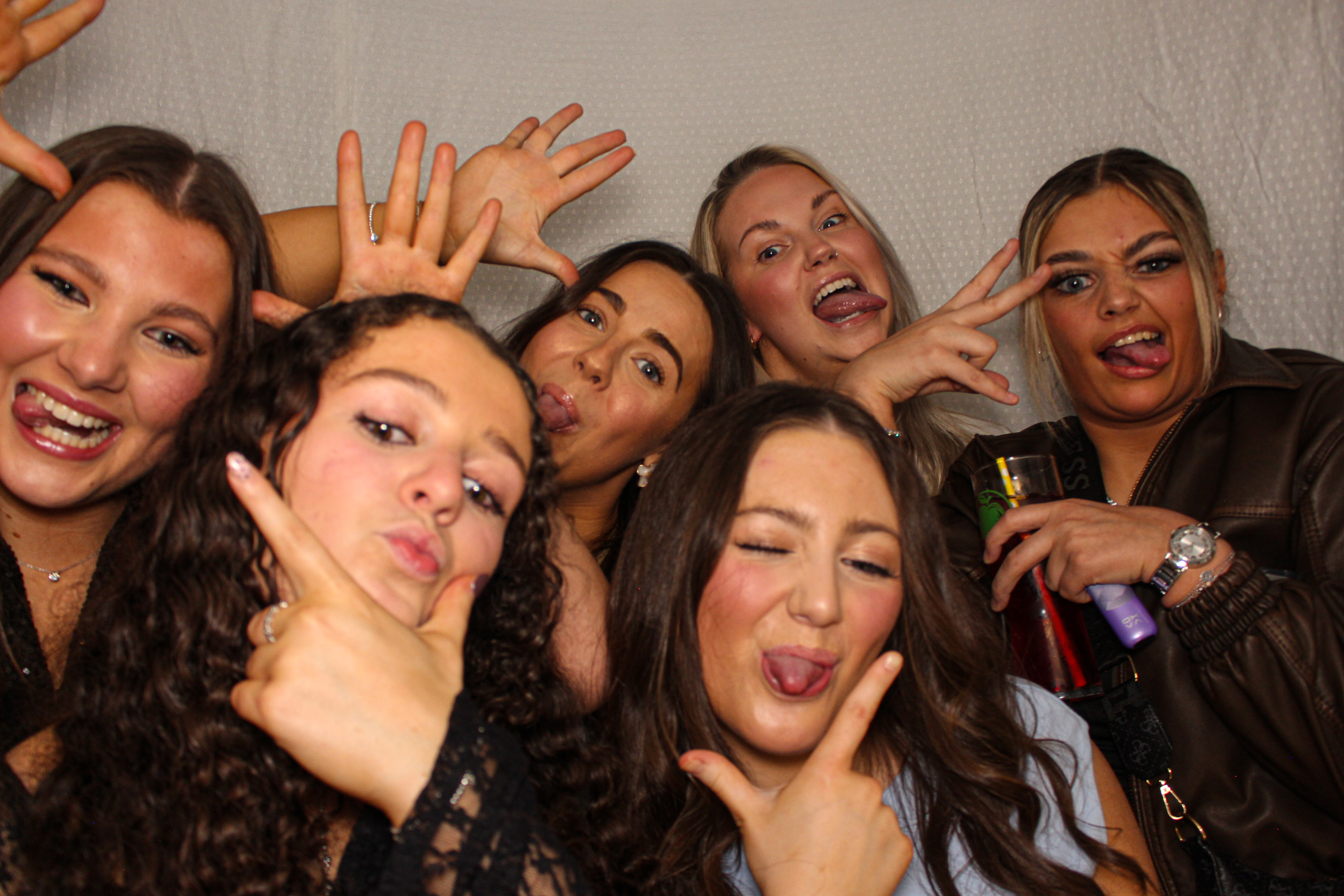 Hannah & Izzy's 18th Birthday Party | View more photos from the event at gallery.capturecube.co.uk/u/Capture-Cube/Hannah-Izzys-18th-Birthday-Party