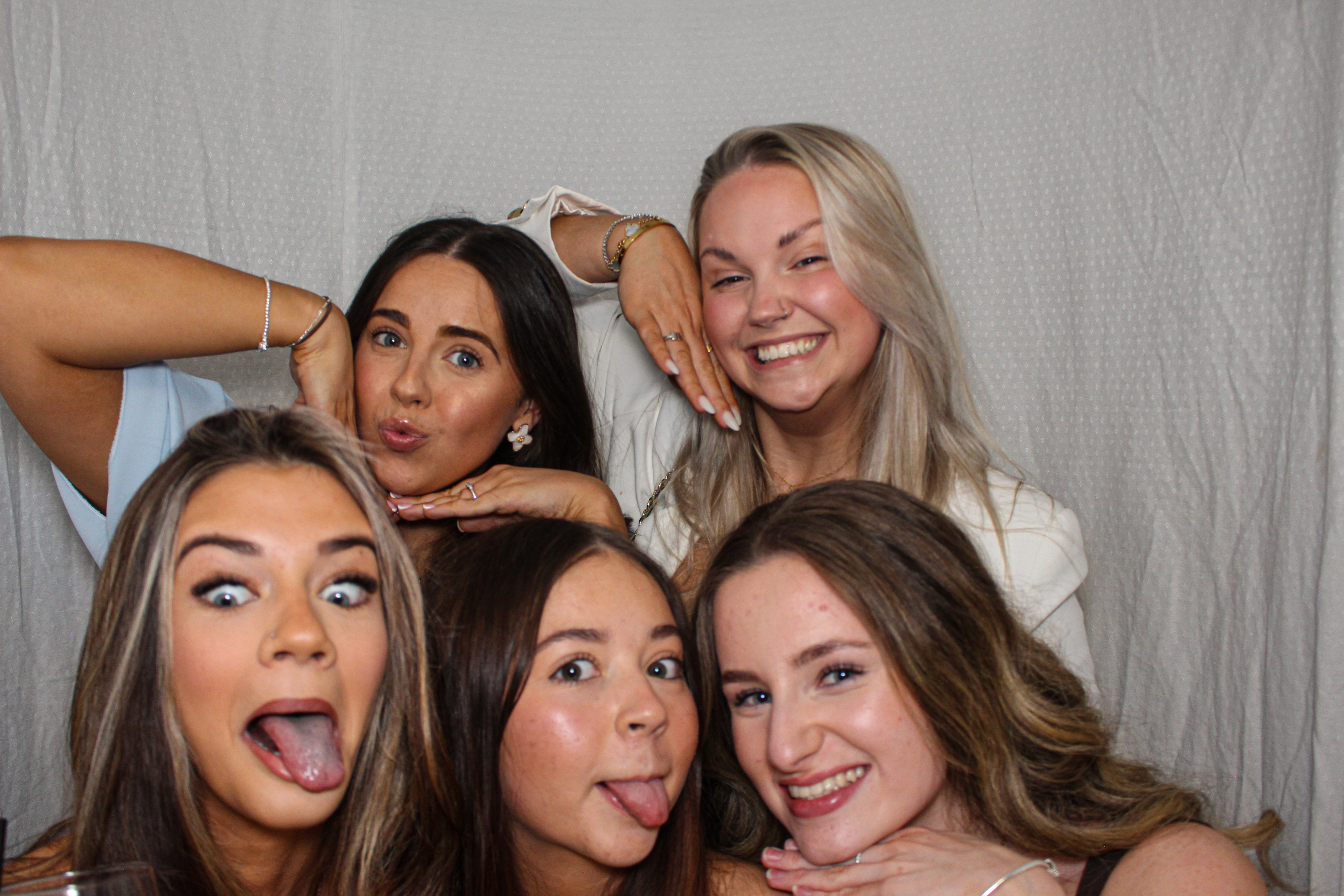 Hannah & Izzy's 18th Birthday Party | View more photos from the event at gallery.capturecube.co.uk/u/Capture-Cube/Hannah-Izzys-18th-Birthday-Party