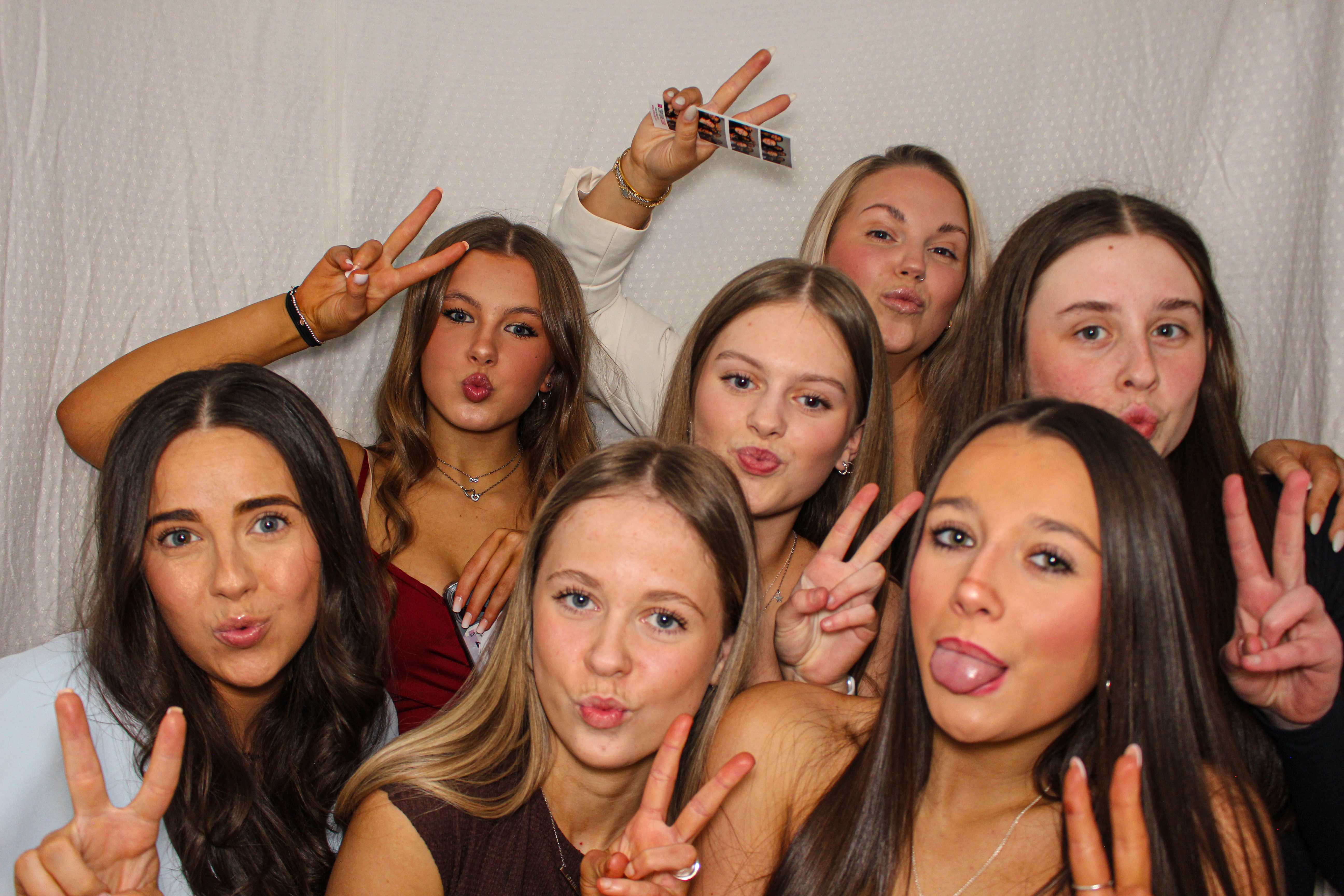 Hannah & Izzy's 18th Birthday Party | View more photos from the event at gallery.capturecube.co.uk/u/Capture-Cube/Hannah-Izzys-18th-Birthday-Party