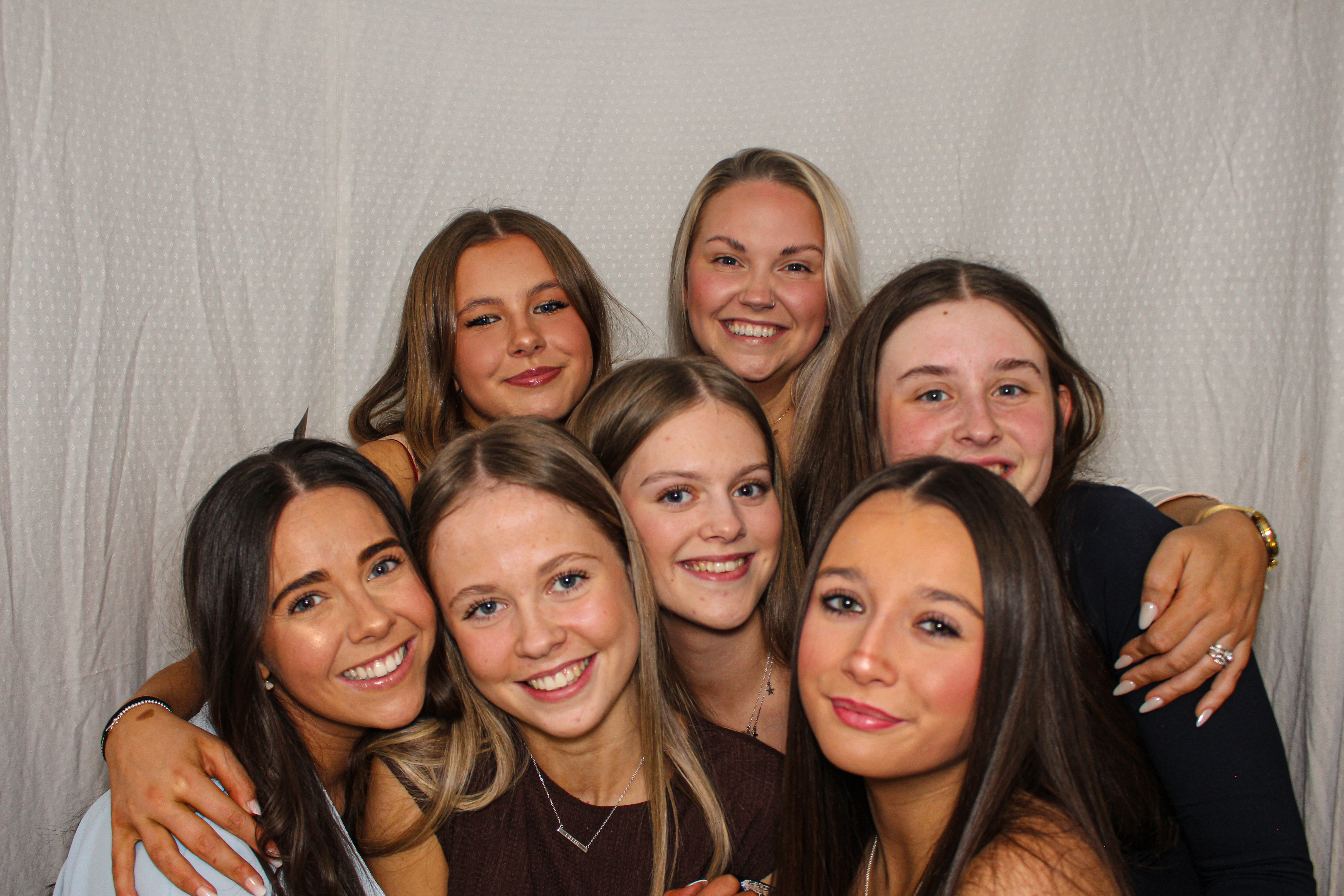 Hannah & Izzy's 18th Birthday Party | View more photos from the event at gallery.capturecube.co.uk/u/Capture-Cube/Hannah-Izzys-18th-Birthday-Party