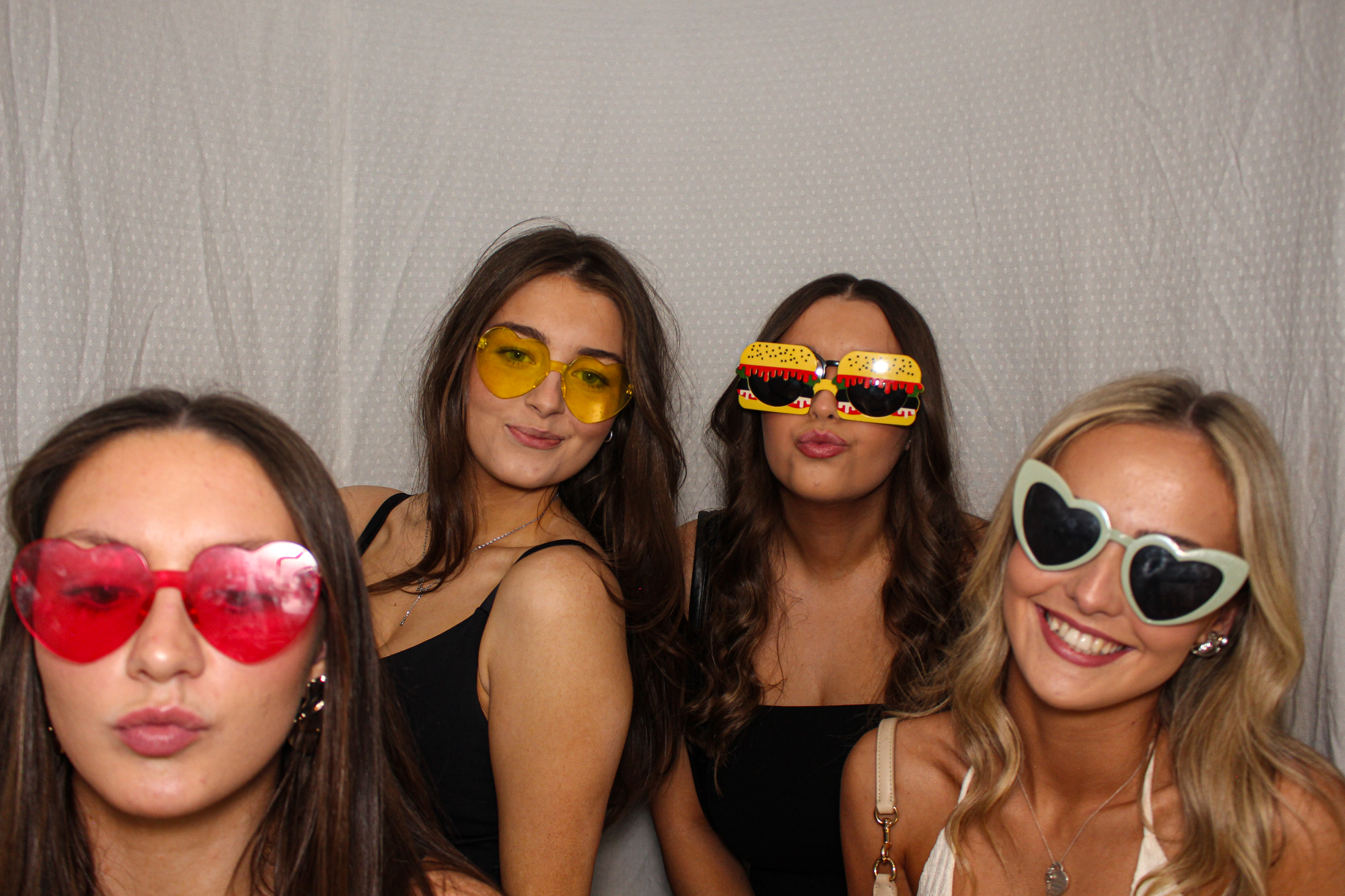 Hannah & Izzy's 18th Birthday Party | View more photos from the event at gallery.capturecube.co.uk/u/Capture-Cube/Hannah-Izzys-18th-Birthday-Party