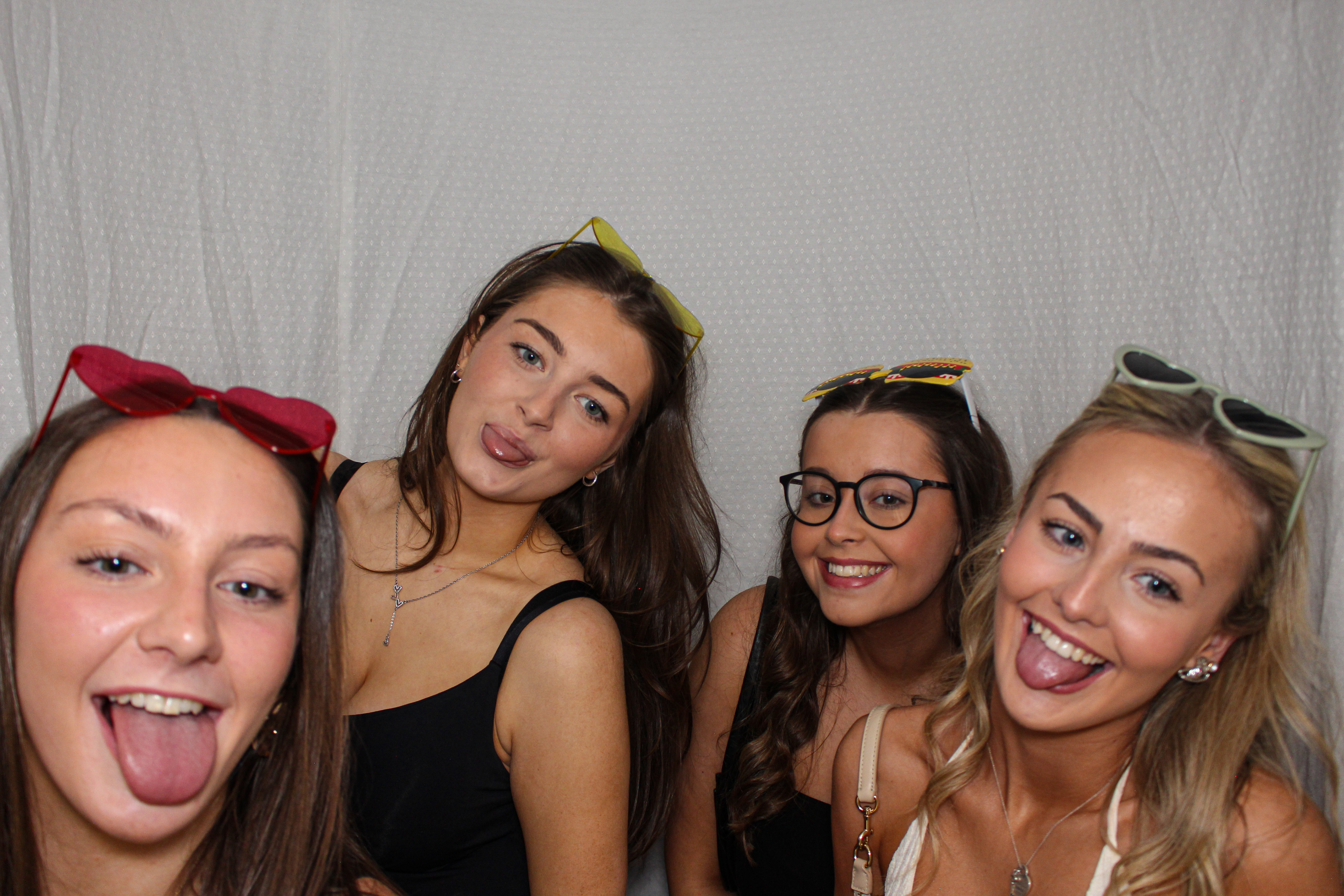 Hannah & Izzy's 18th Birthday Party | View more photos from the event at gallery.capturecube.co.uk/u/Capture-Cube/Hannah-Izzys-18th-Birthday-Party