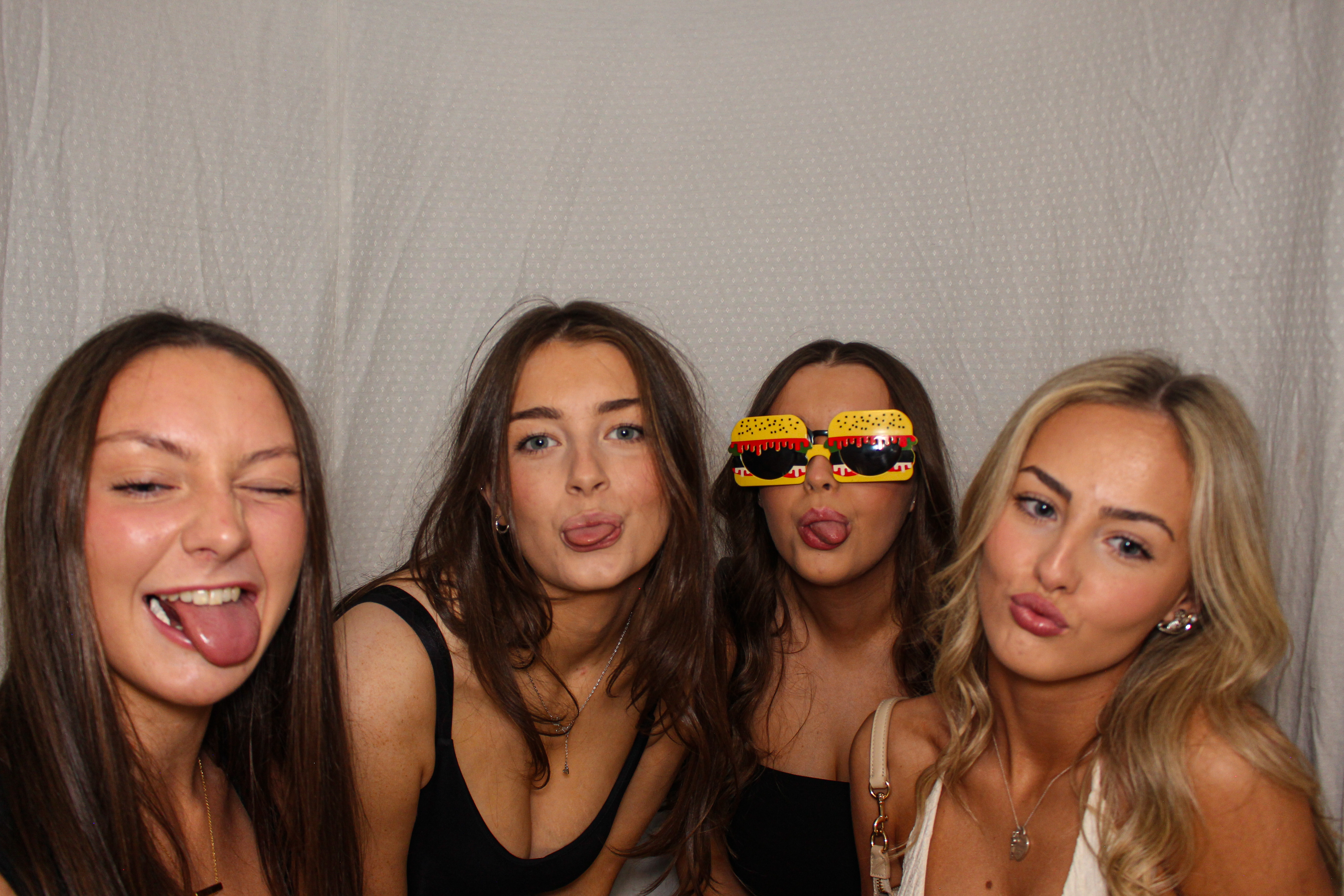 Hannah & Izzy's 18th Birthday Party | View more photos from the event at gallery.capturecube.co.uk/u/Capture-Cube/Hannah-Izzys-18th-Birthday-Party