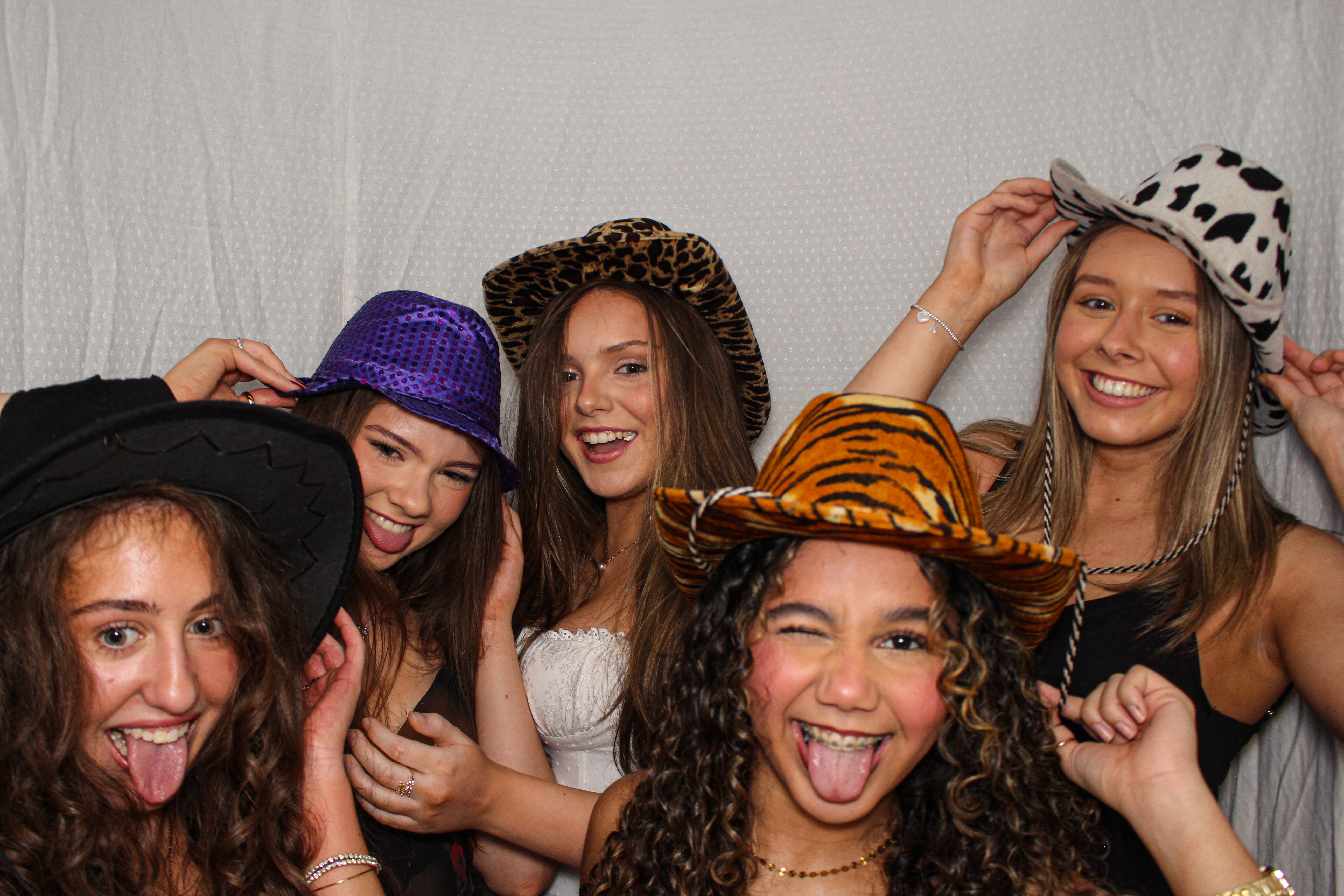 Hannah & Izzy's 18th Birthday Party | View more photos from the event at gallery.capturecube.co.uk/u/Capture-Cube/Hannah-Izzys-18th-Birthday-Party