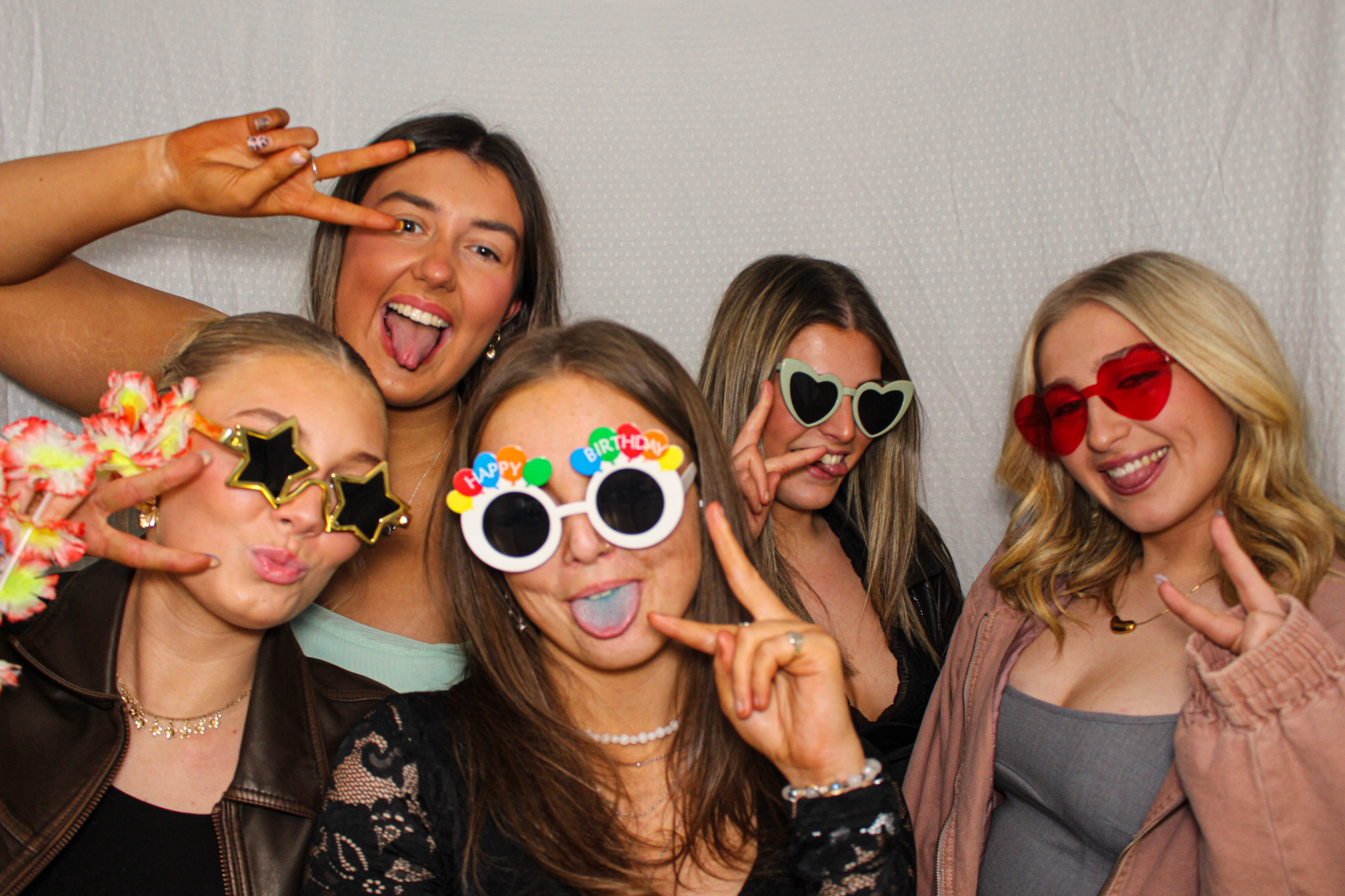 Hannah & Izzy's 18th Birthday Party | View more photos from the event at gallery.capturecube.co.uk/u/Capture-Cube/Hannah-Izzys-18th-Birthday-Party