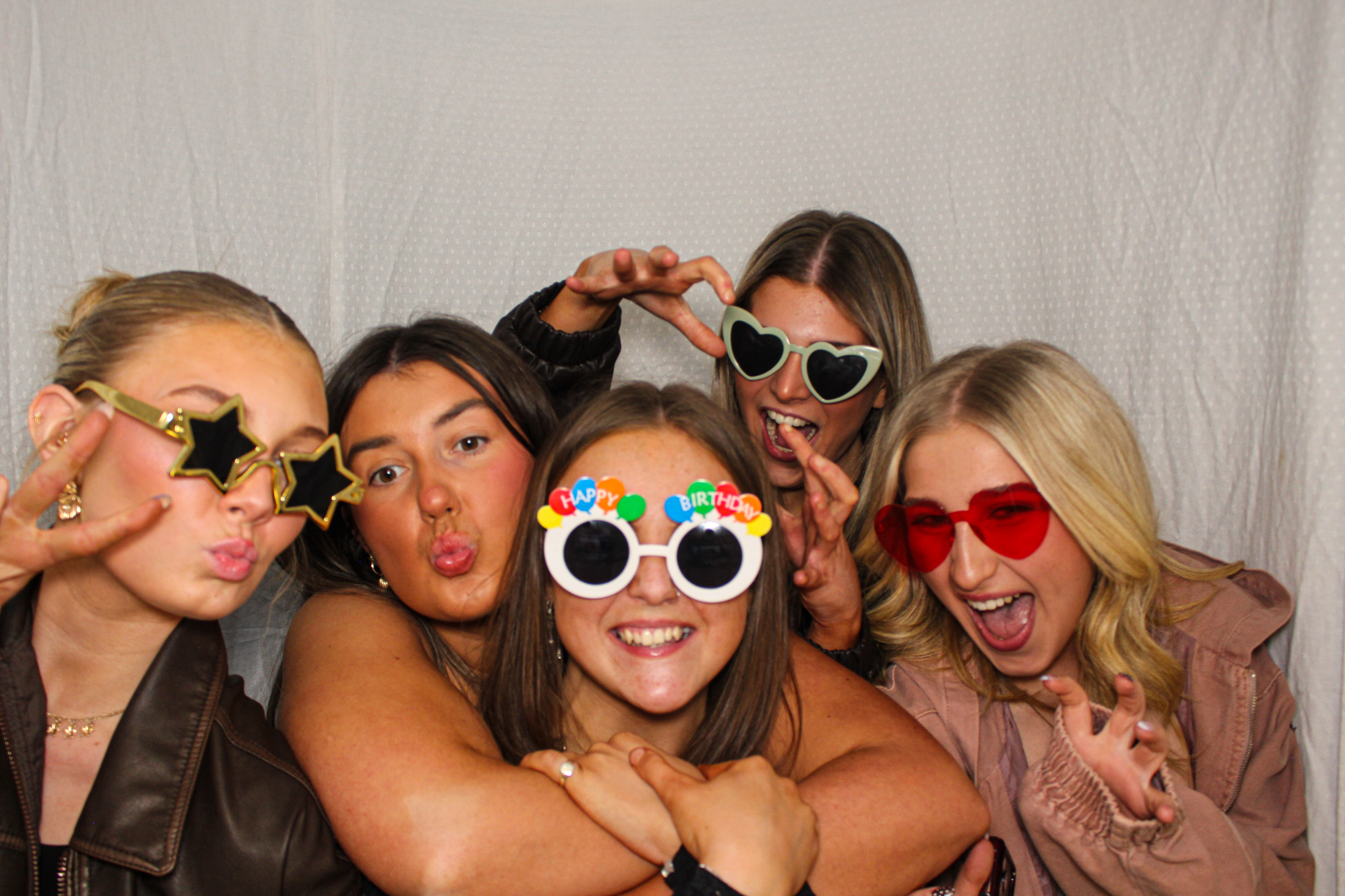 Hannah & Izzy's 18th Birthday Party | View more photos from the event at gallery.capturecube.co.uk/u/Capture-Cube/Hannah-Izzys-18th-Birthday-Party