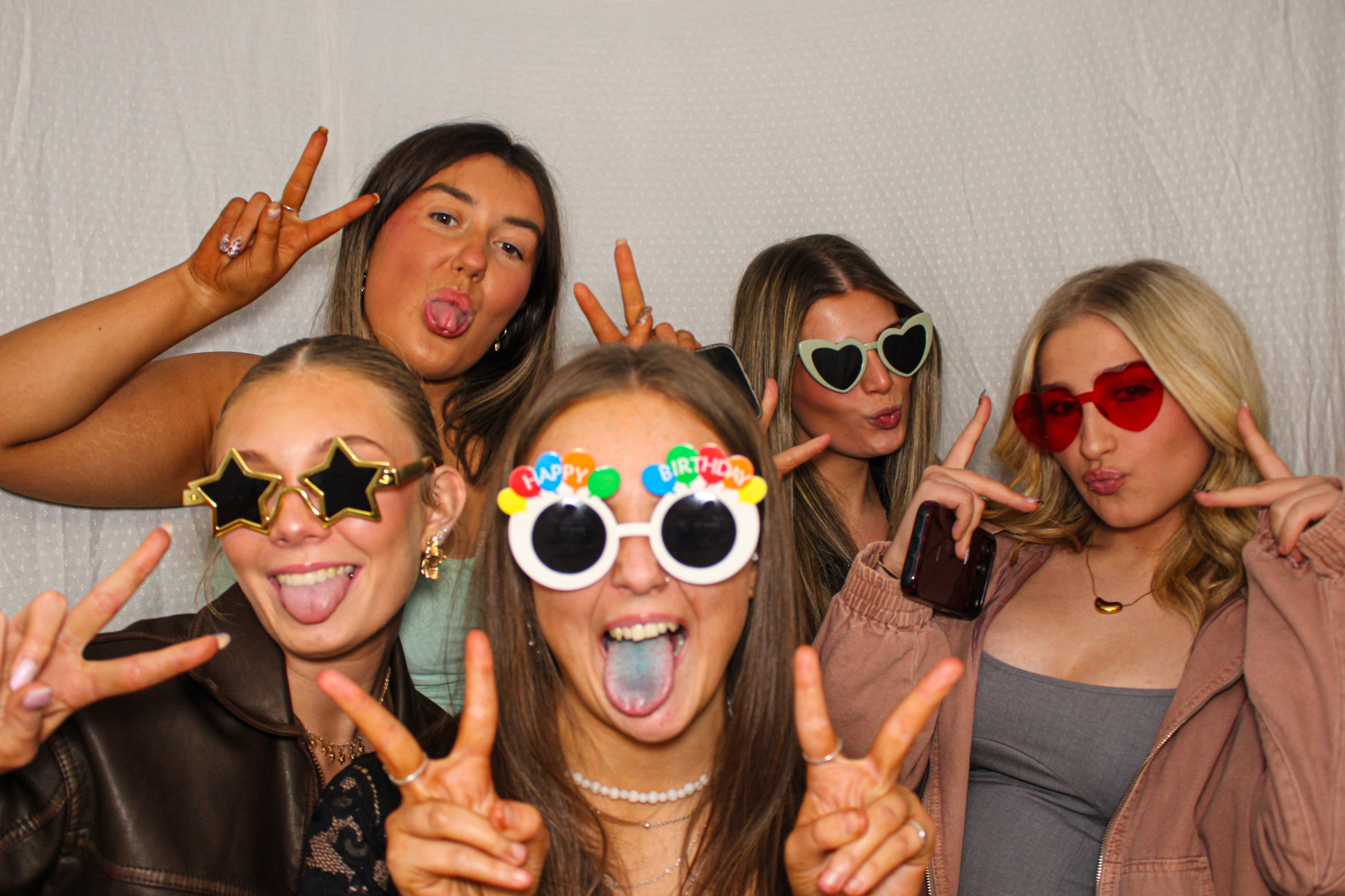 Hannah & Izzy's 18th Birthday Party | View more photos from the event at gallery.capturecube.co.uk/u/Capture-Cube/Hannah-Izzys-18th-Birthday-Party