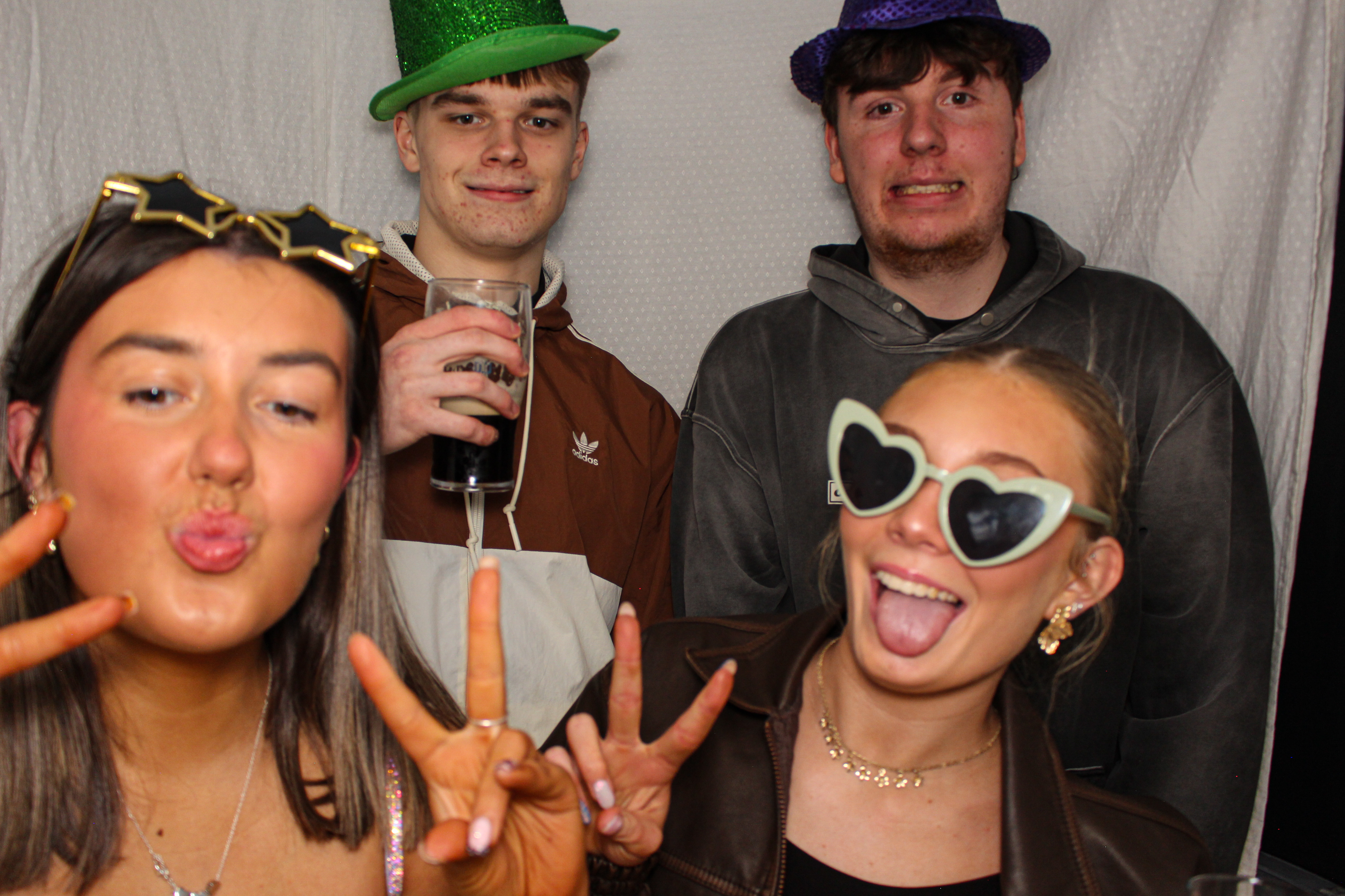 Hannah & Izzy's 18th Birthday Party | View more photos from the event at gallery.capturecube.co.uk/u/Capture-Cube/Hannah-Izzys-18th-Birthday-Party