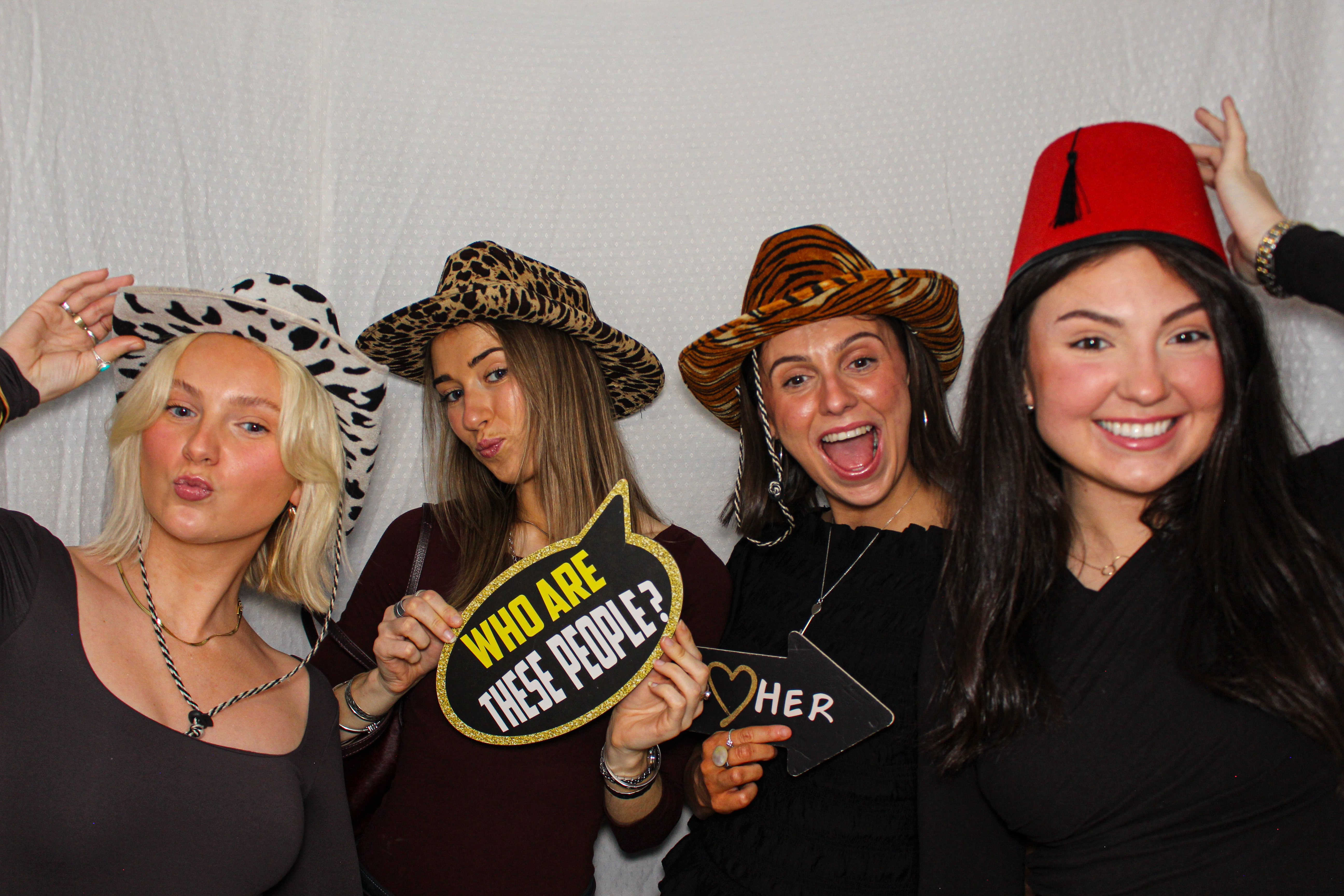 Hannah & Izzy's 18th Birthday Party | View more photos from the event at gallery.capturecube.co.uk/u/Capture-Cube/Hannah-Izzys-18th-Birthday-Party