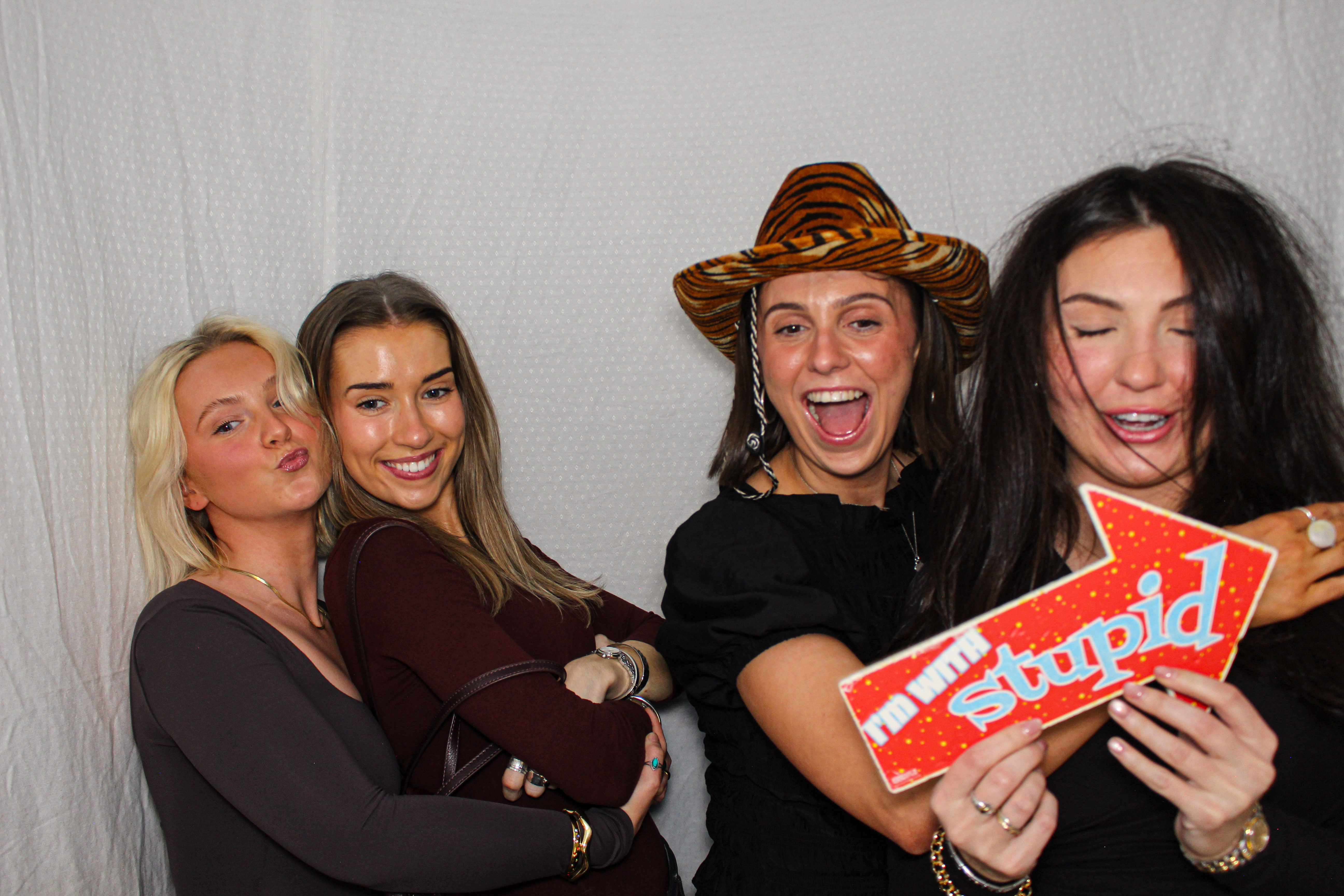 Hannah & Izzy's 18th Birthday Party | View more photos from the event at gallery.capturecube.co.uk/u/Capture-Cube/Hannah-Izzys-18th-Birthday-Party