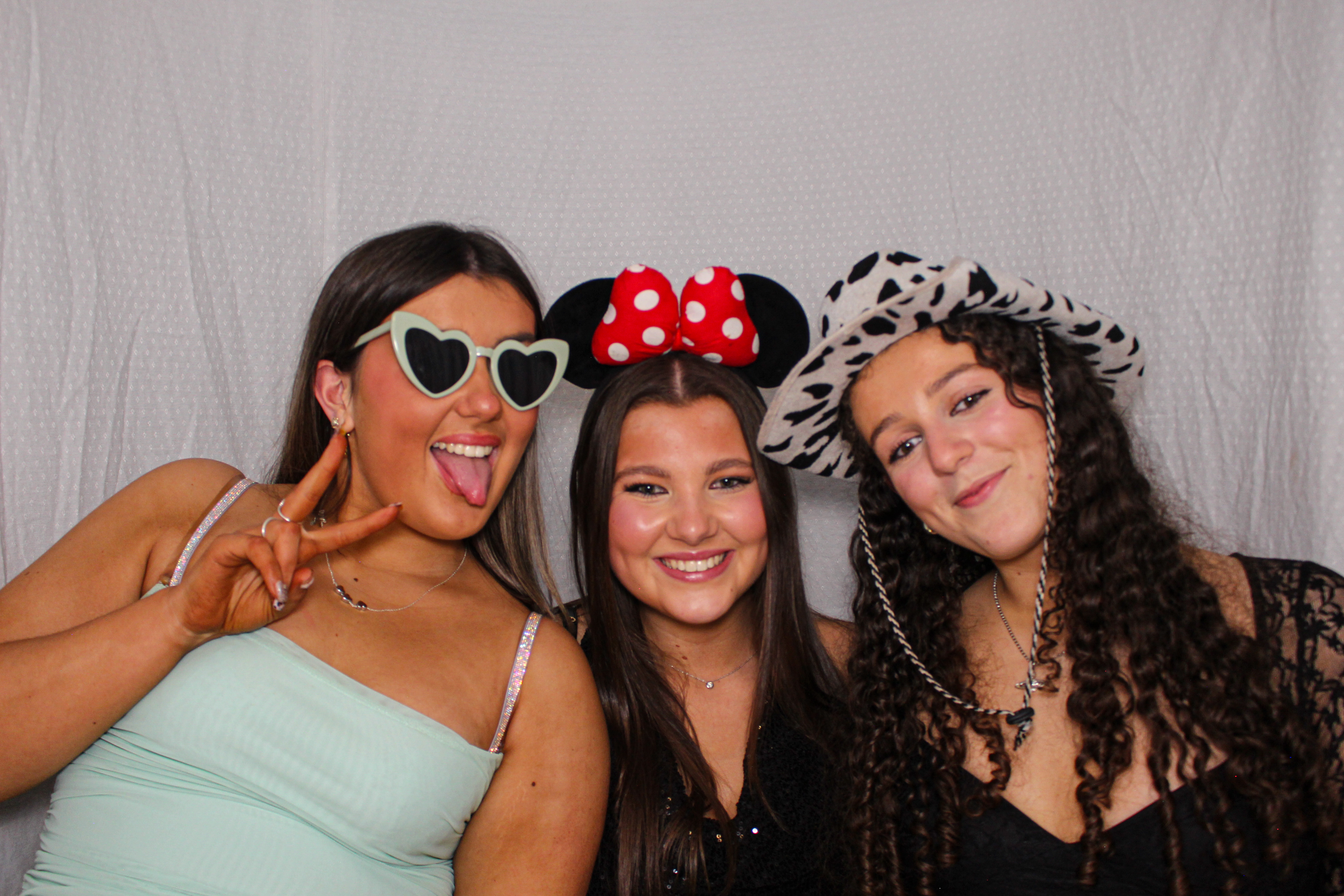 Hannah & Izzy's 18th Birthday Party | View more photos from the event at gallery.capturecube.co.uk/u/Capture-Cube/Hannah-Izzys-18th-Birthday-Party