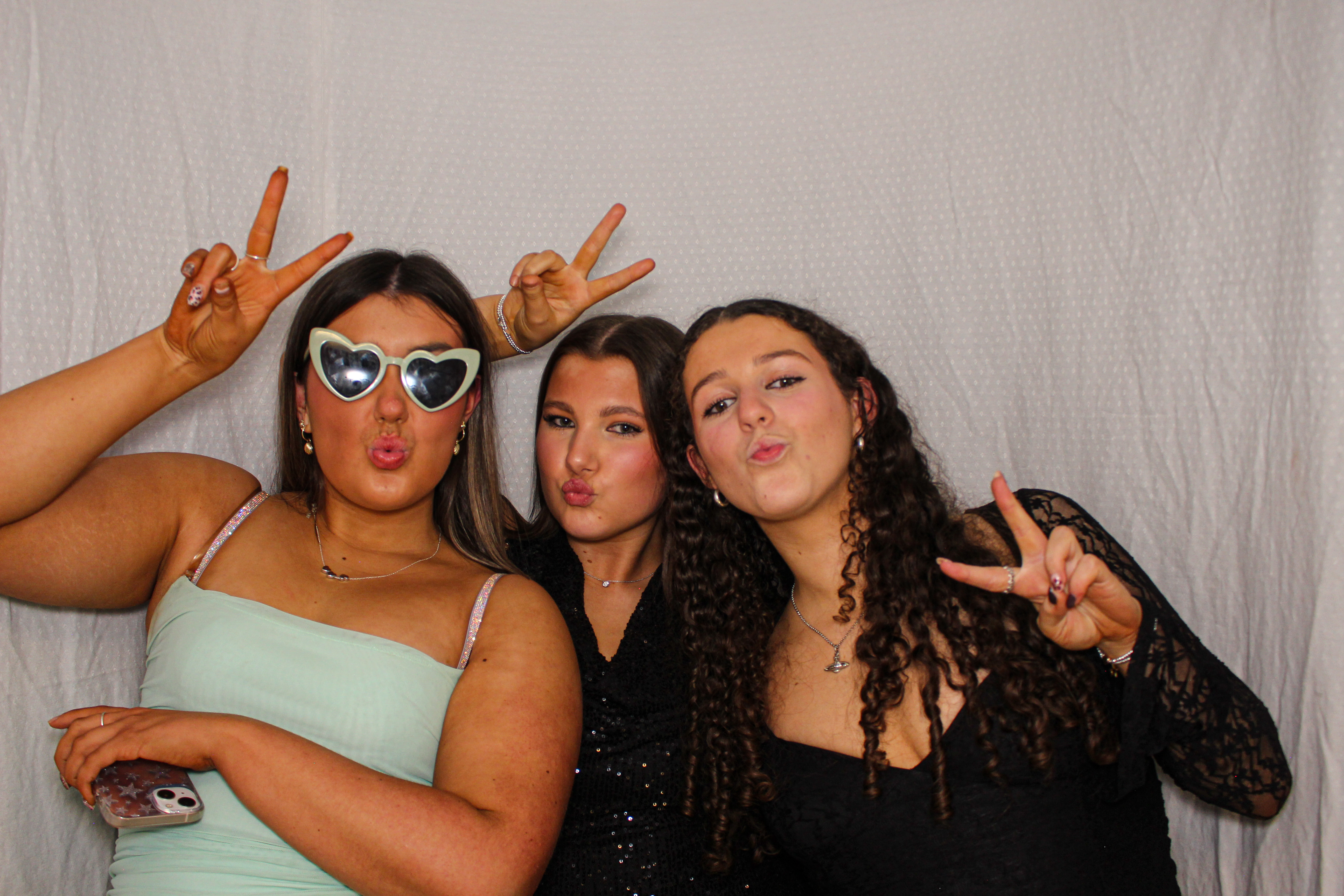 Hannah & Izzy's 18th Birthday Party | View more photos from the event at gallery.capturecube.co.uk/u/Capture-Cube/Hannah-Izzys-18th-Birthday-Party