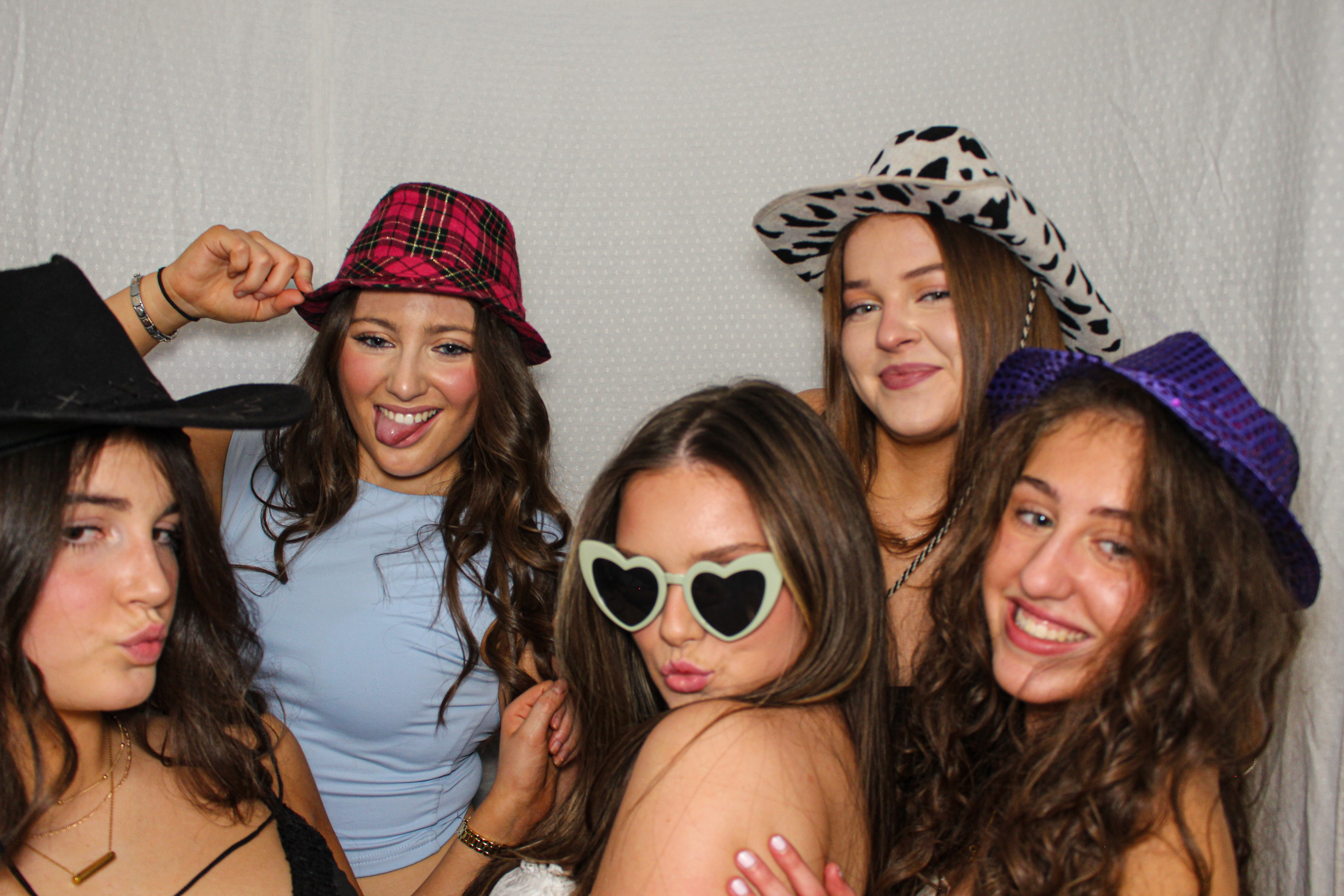 Hannah & Izzy's 18th Birthday Party | View more photos from the event at gallery.capturecube.co.uk/u/Capture-Cube/Hannah-Izzys-18th-Birthday-Party